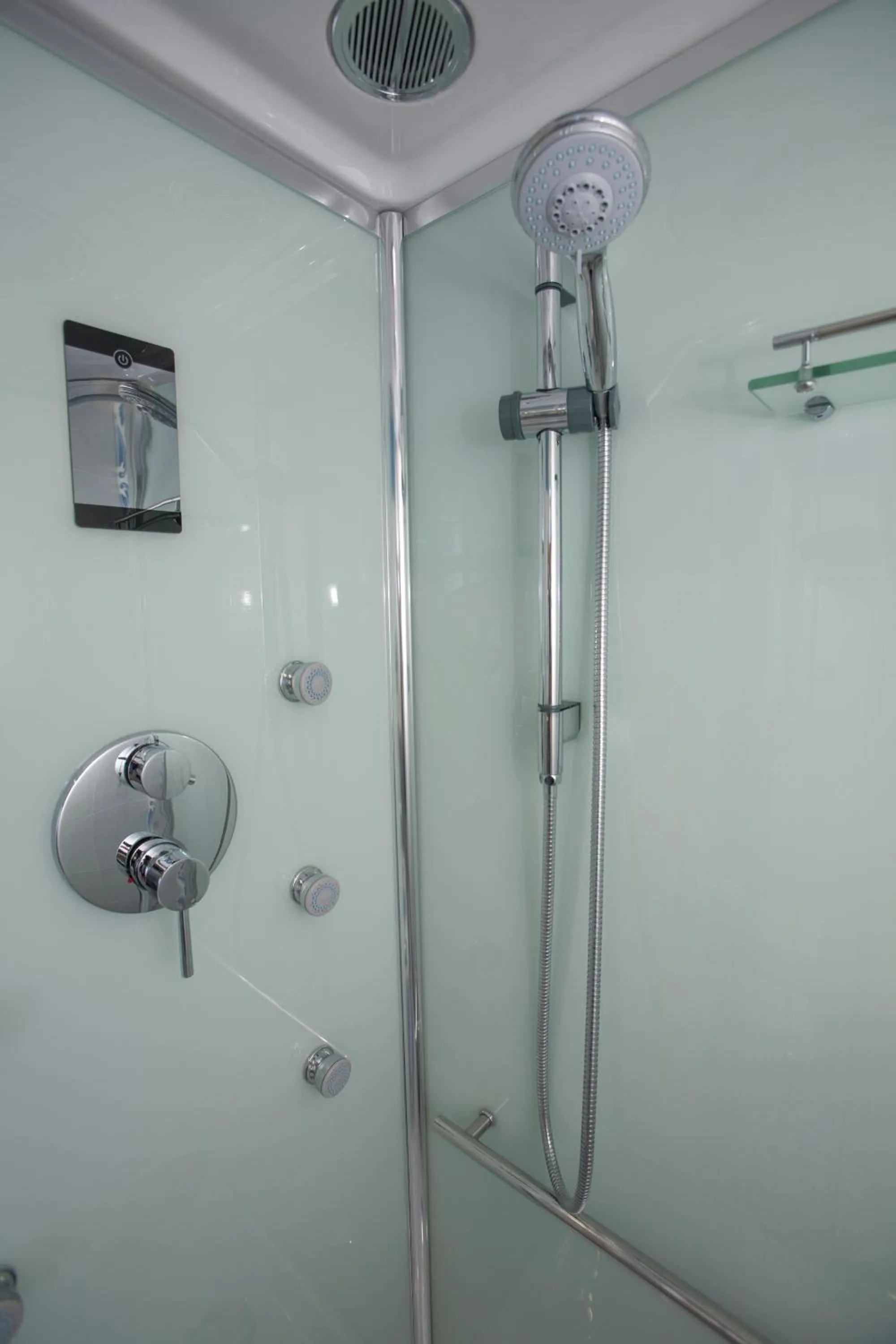 Shower in Golfo Delle Sirene