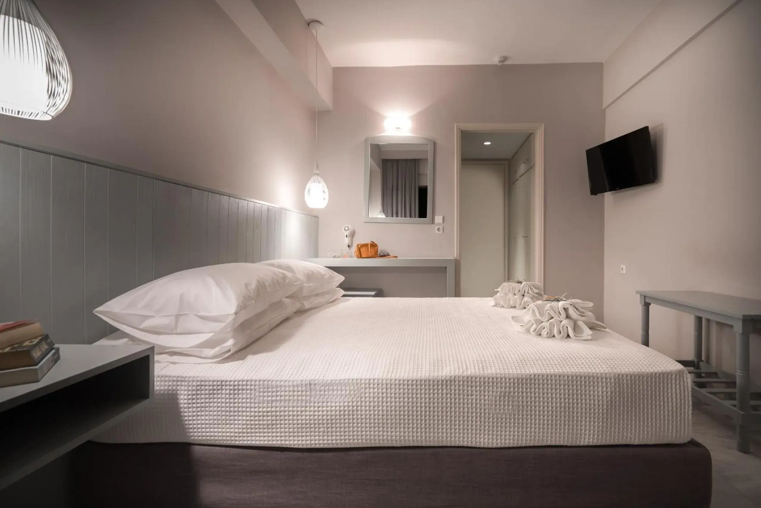 TV and multimedia, Bed in Castelli Hotel-Adults Only TV and multimedia, Bed in Castelli Hotel-Adults Only