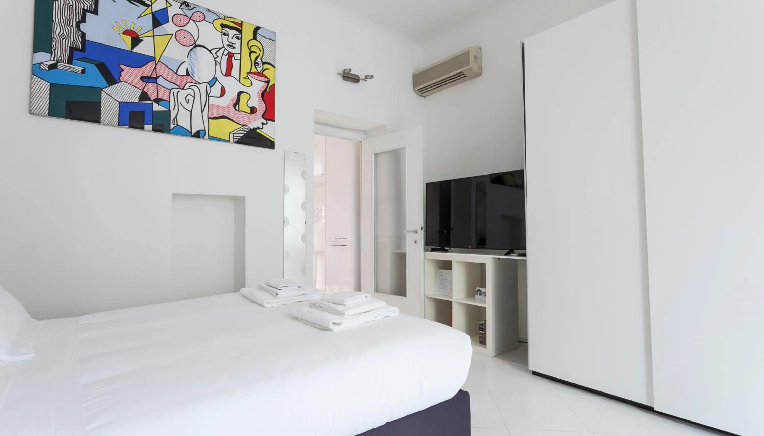 TV and multimedia, Bed in Italianway-Porro Lambertenghi