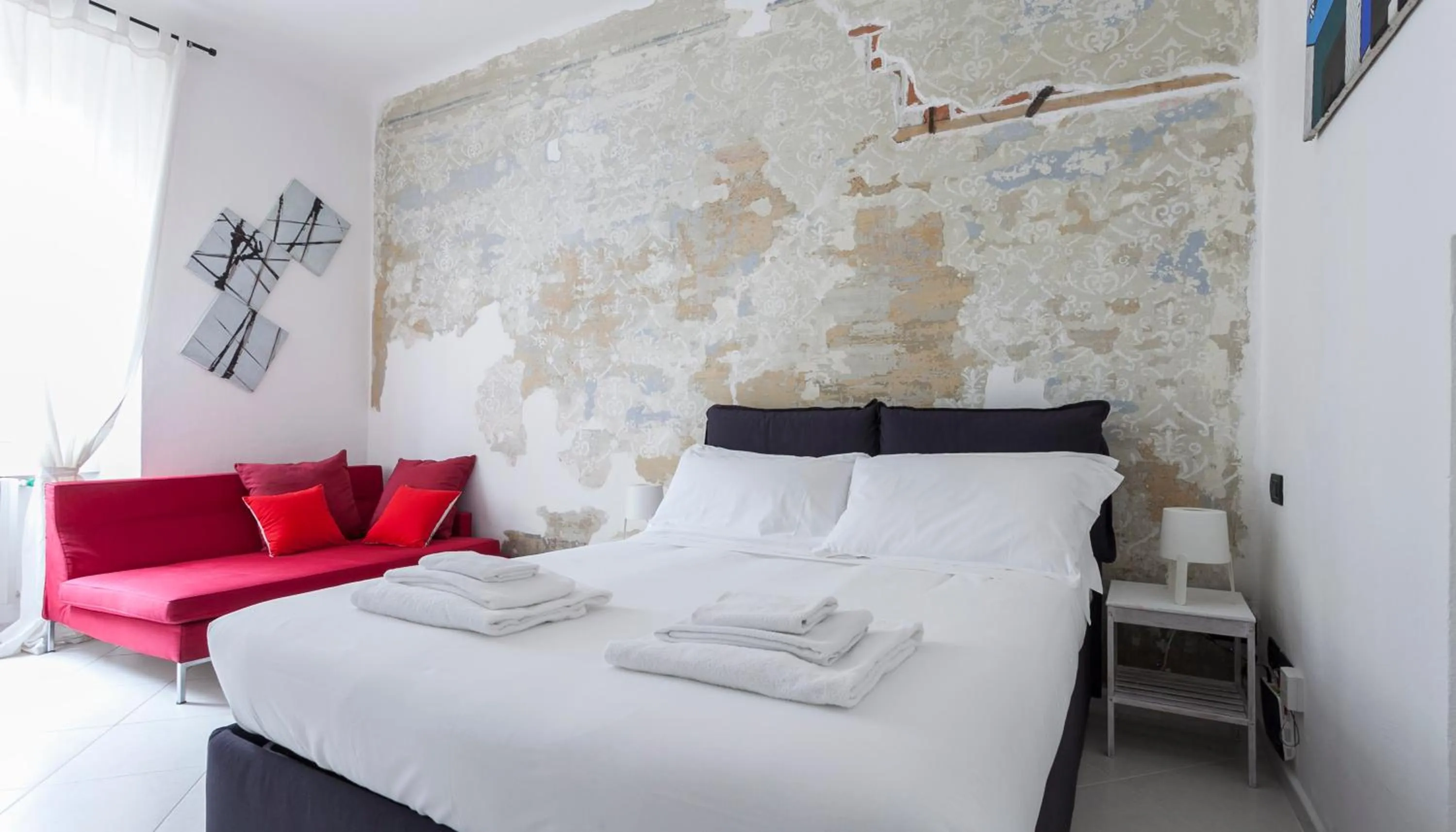 Photo of the whole room, Bed in Italianway-Porro Lambertenghi