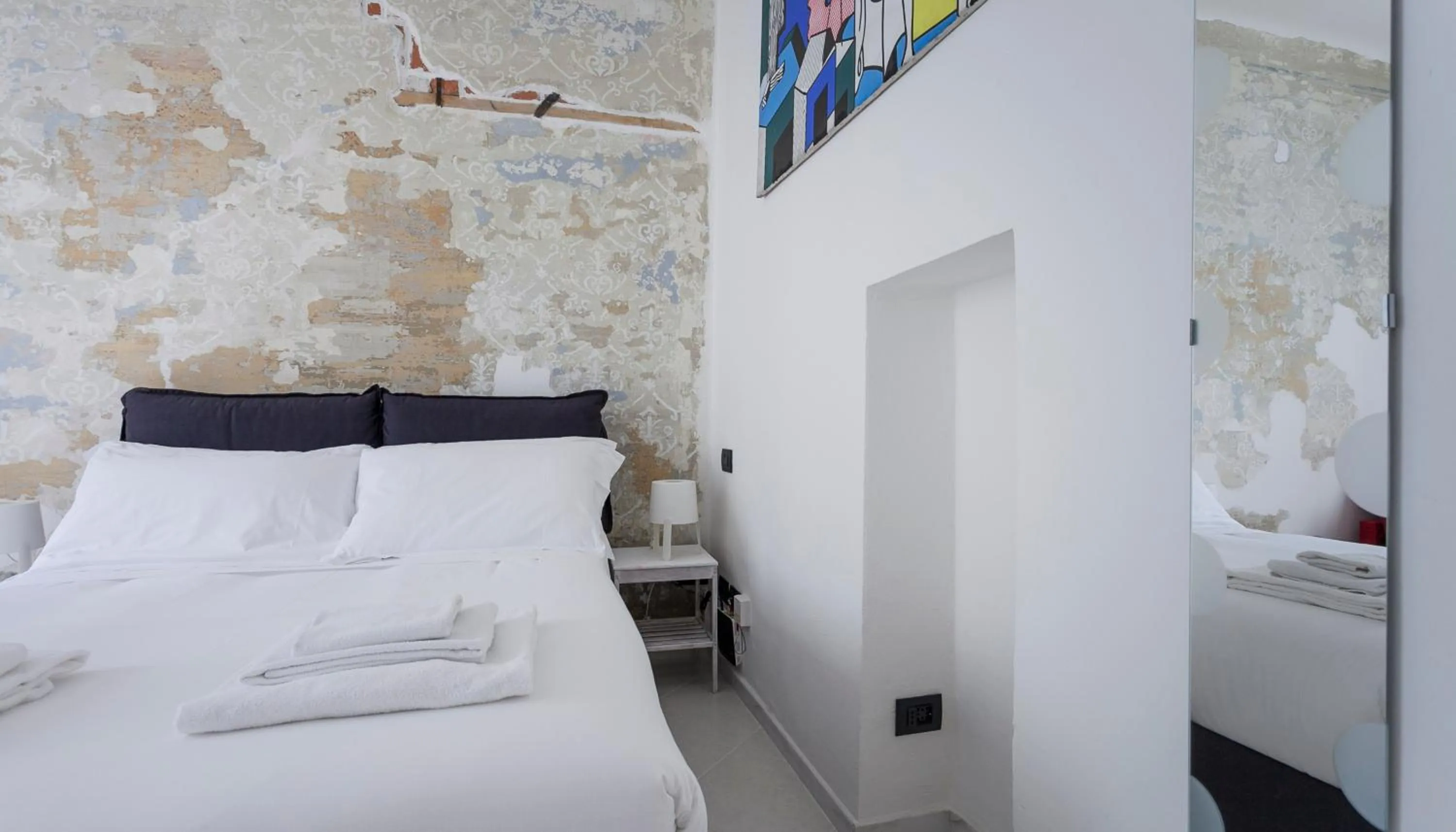 Photo of the whole room, Bed in Italianway-Porro Lambertenghi