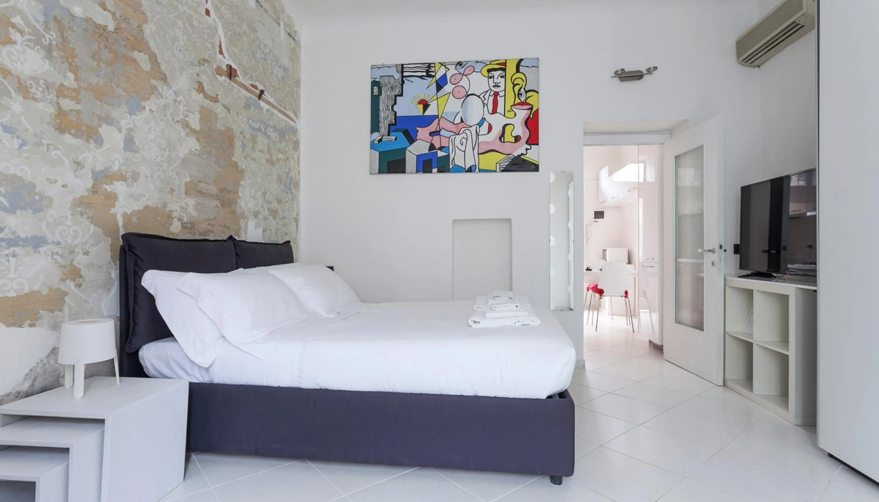 Photo of the whole room, Bed in Italianway-Porro Lambertenghi