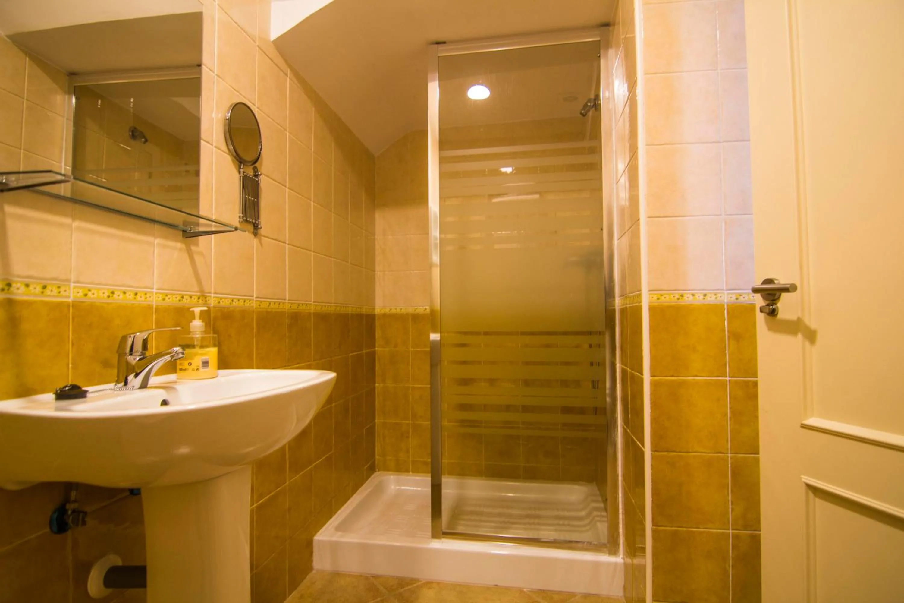 Bathroom in Apartamentos Centro 2 el Puerto