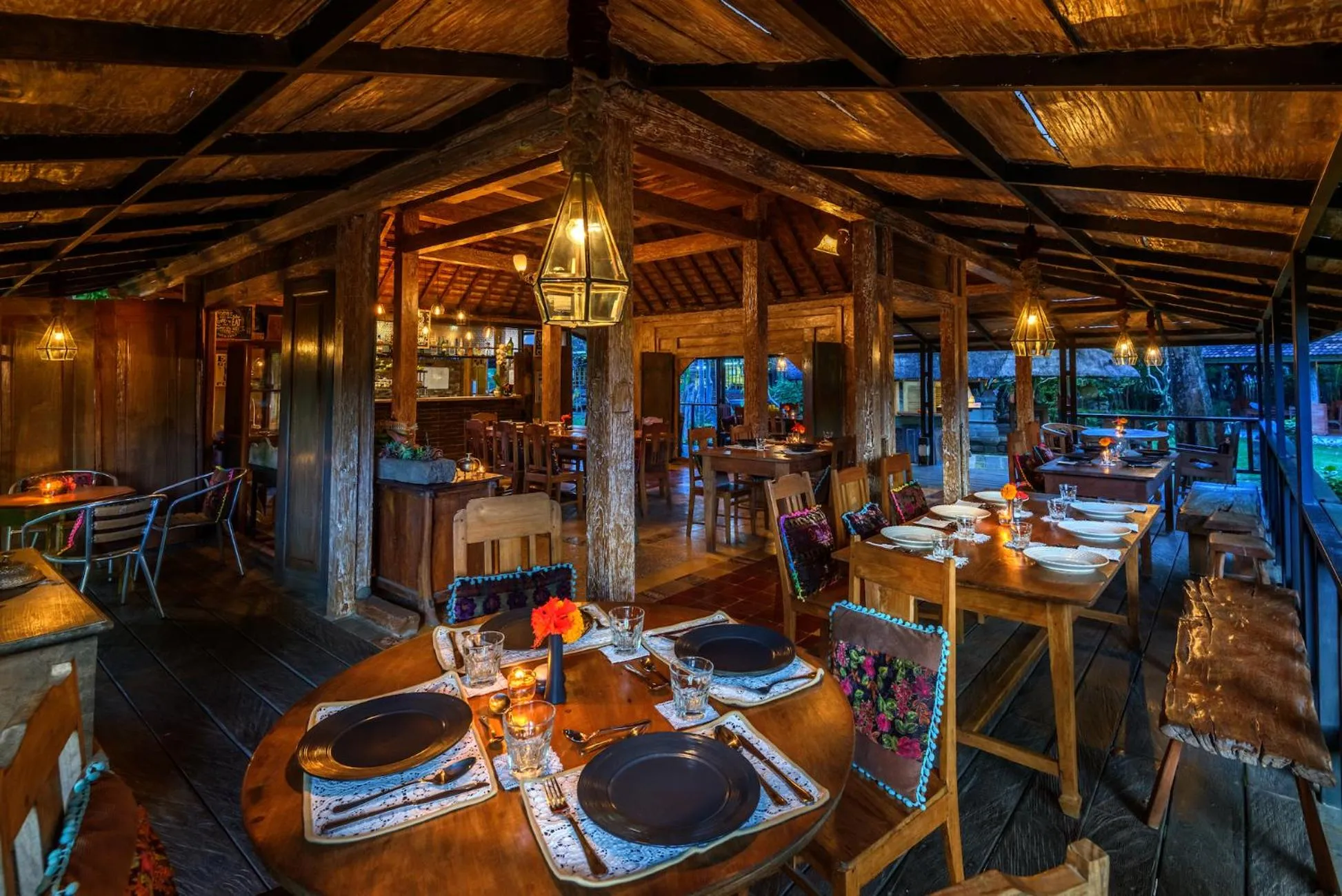 Restaurant/places to eat in Taman Nauli Boutique Rooms