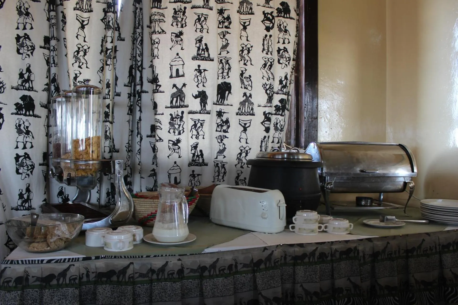 Buffet breakfast in Kindoroko Hotel