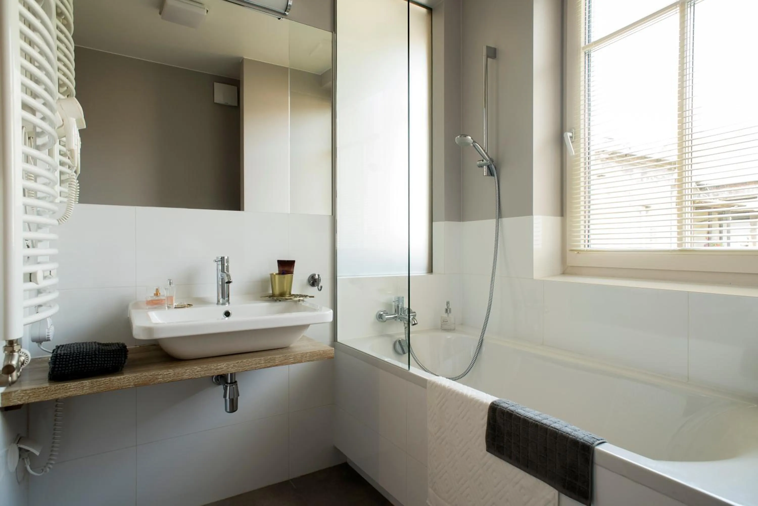 Shower in Belle Epoque Residence