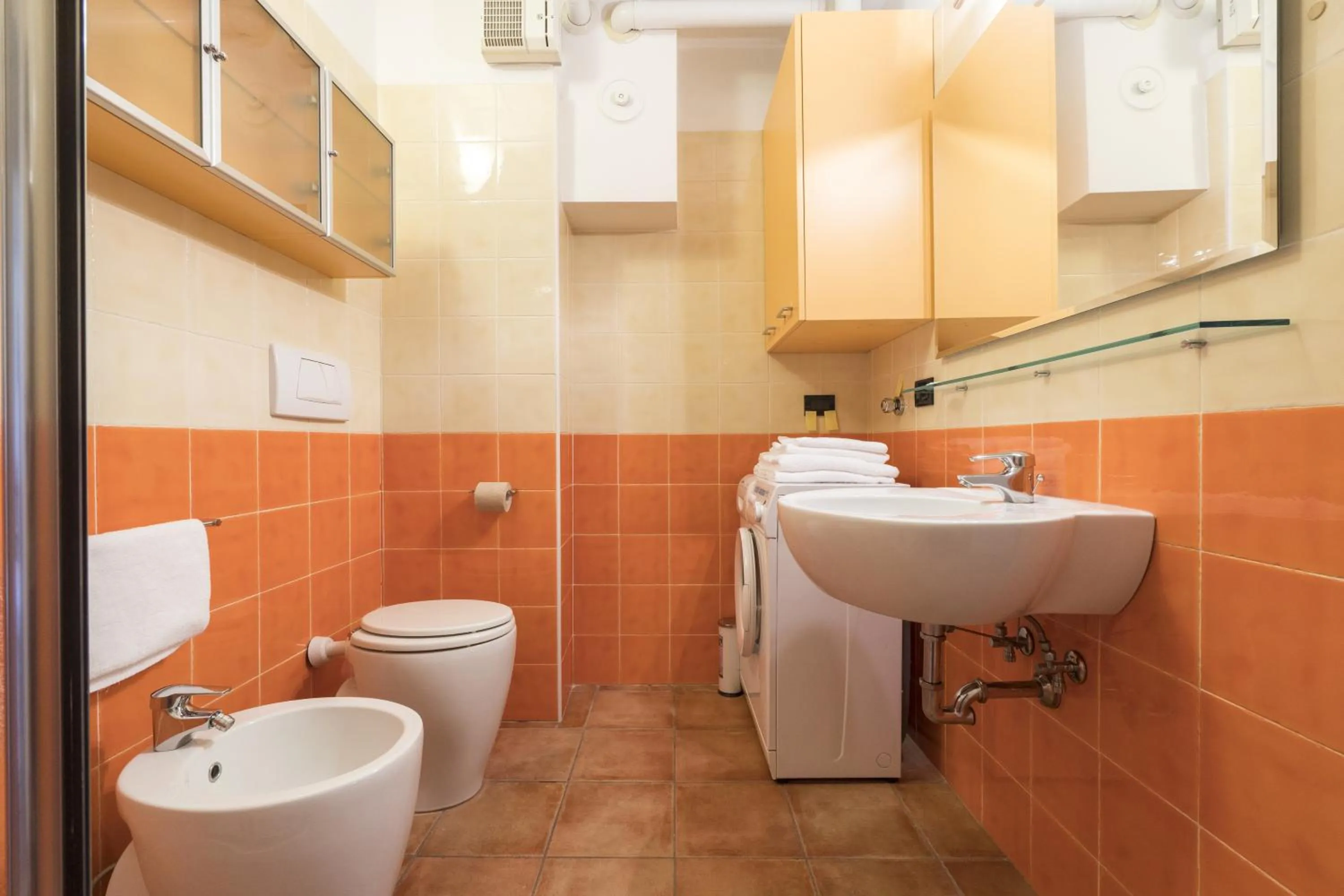 Bathroom in Bertiera House by Studio Vita