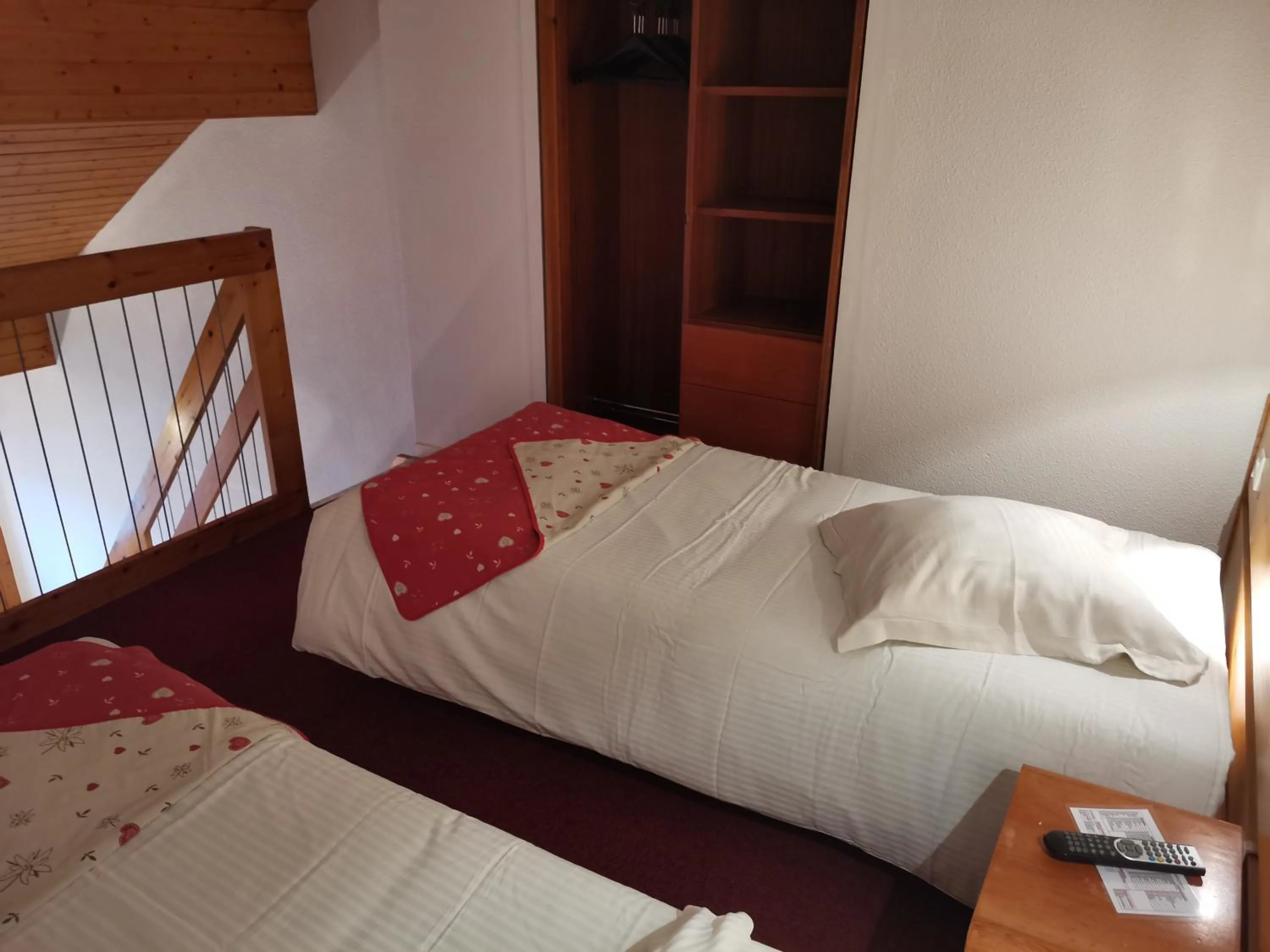 Bedroom, Bed in Carlit