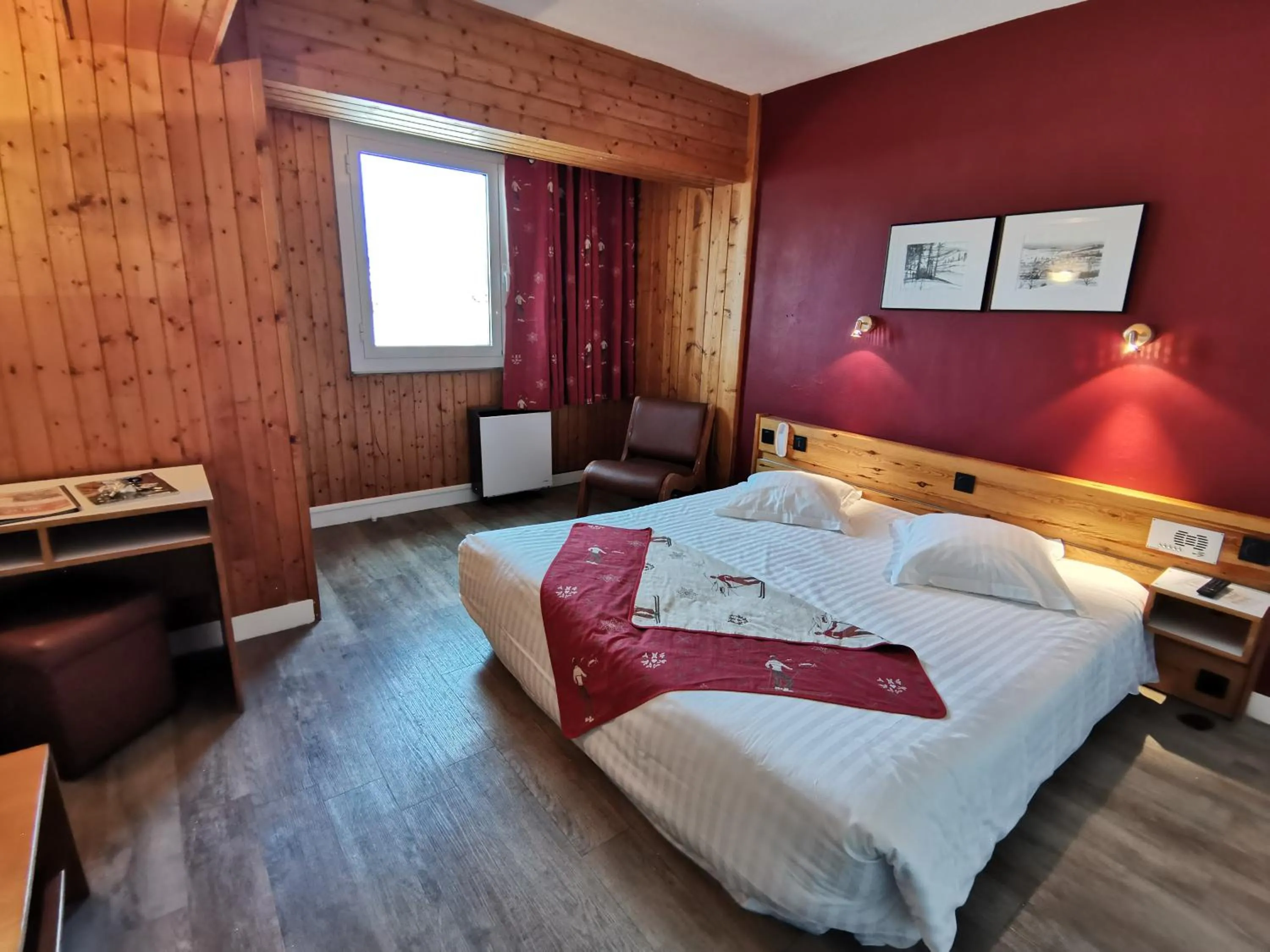 Bedroom, Bed in Carlit