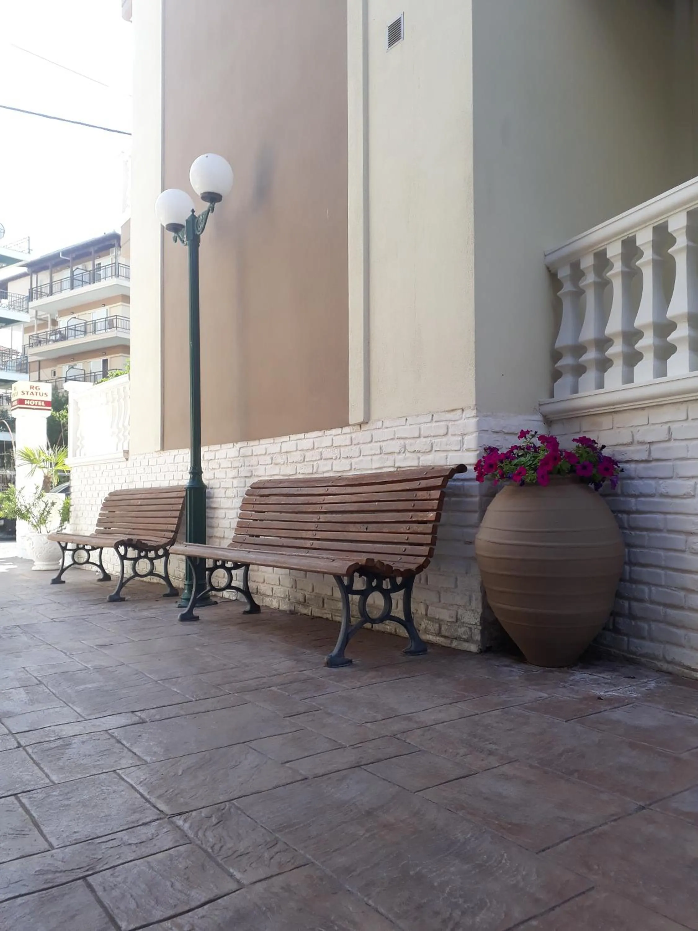 Facade/entrance in Rg Status Hotel