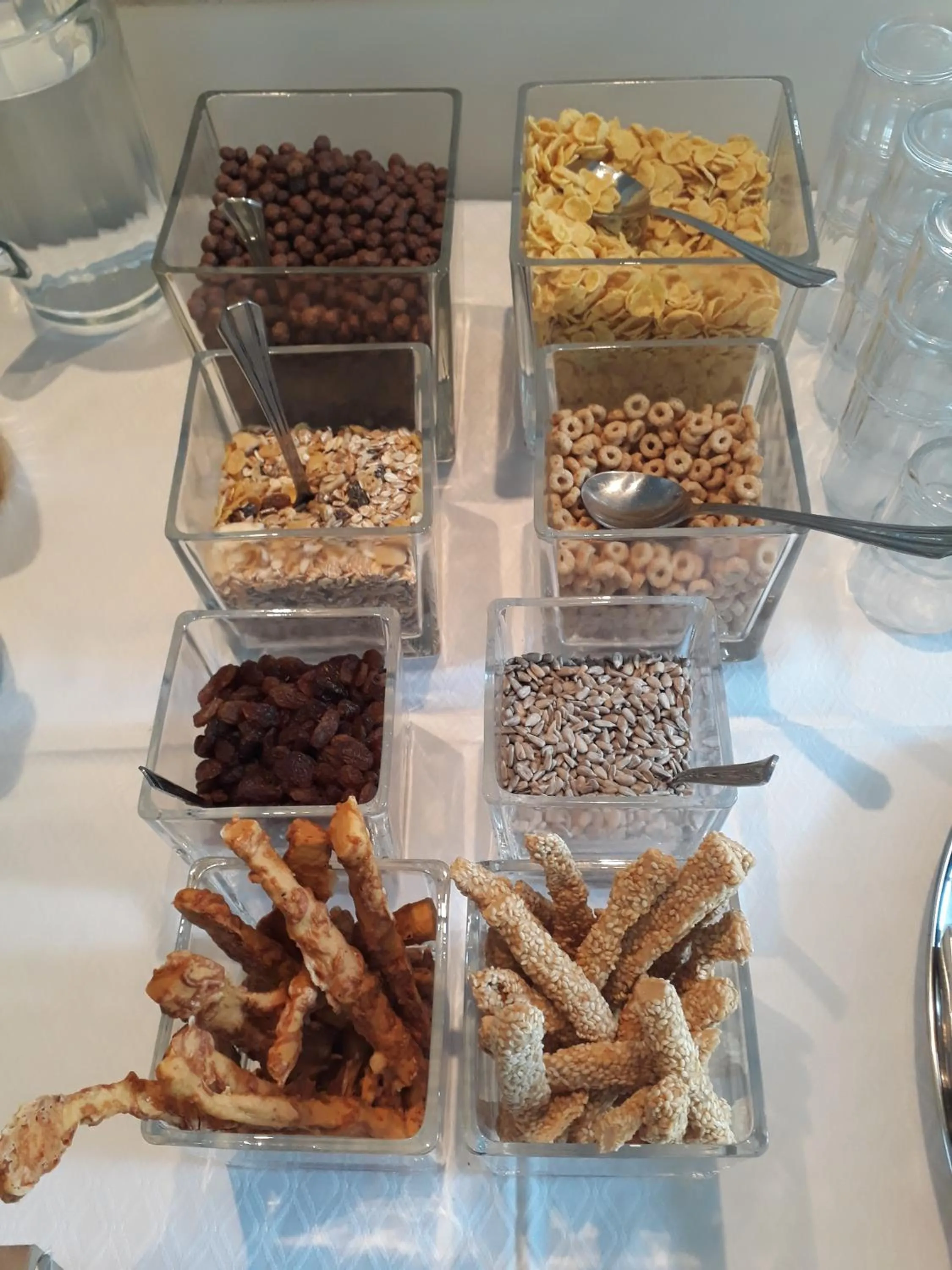 Food and drinks in Rg Status Hotel