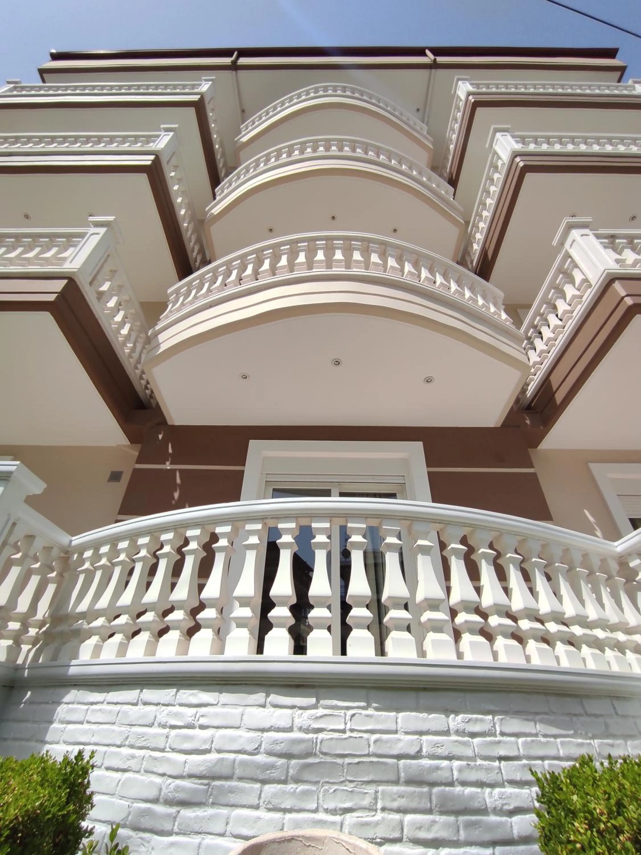 Facade/entrance in Rg Status Hotel