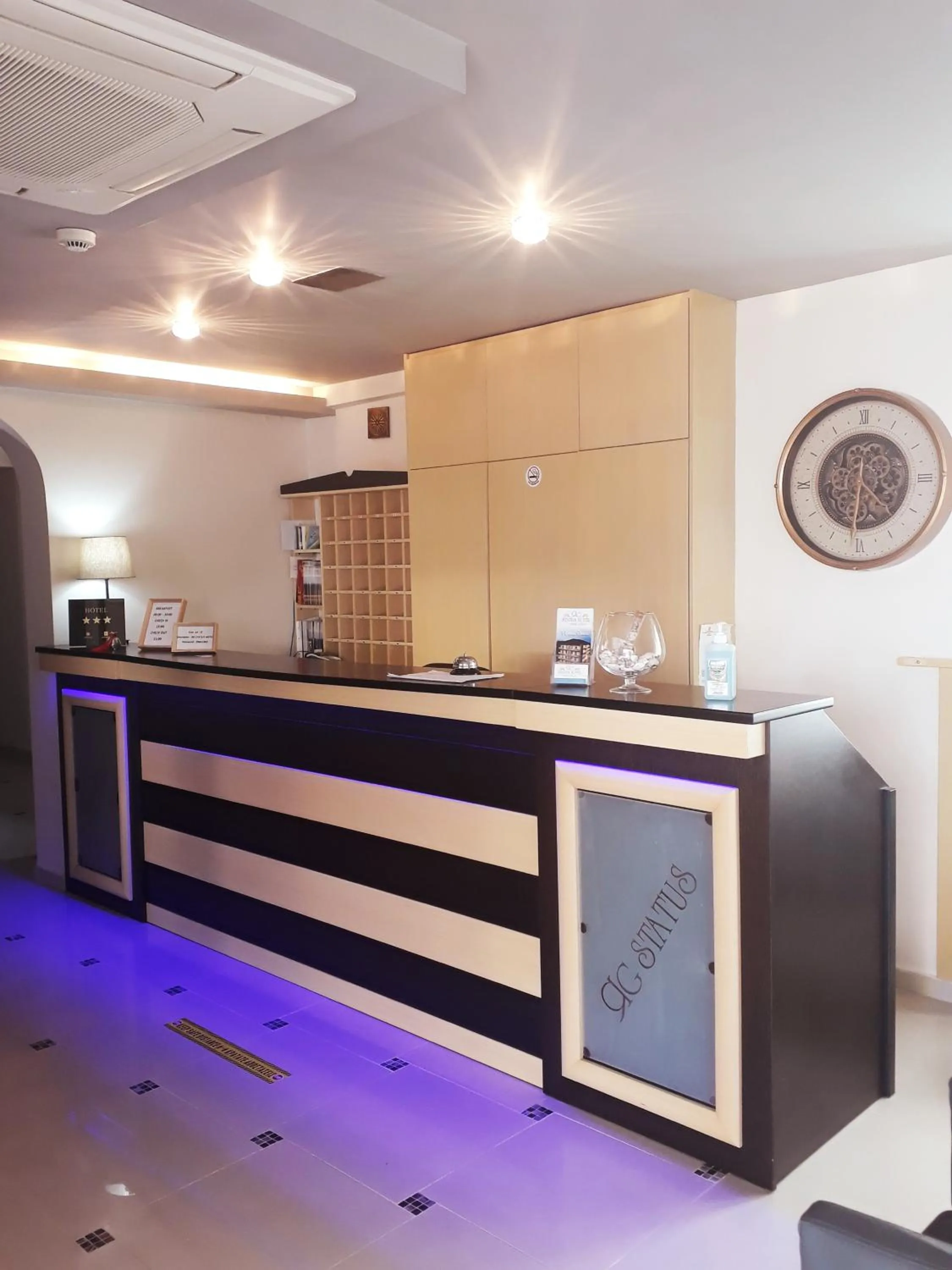 Lobby or reception in Rg Status Hotel