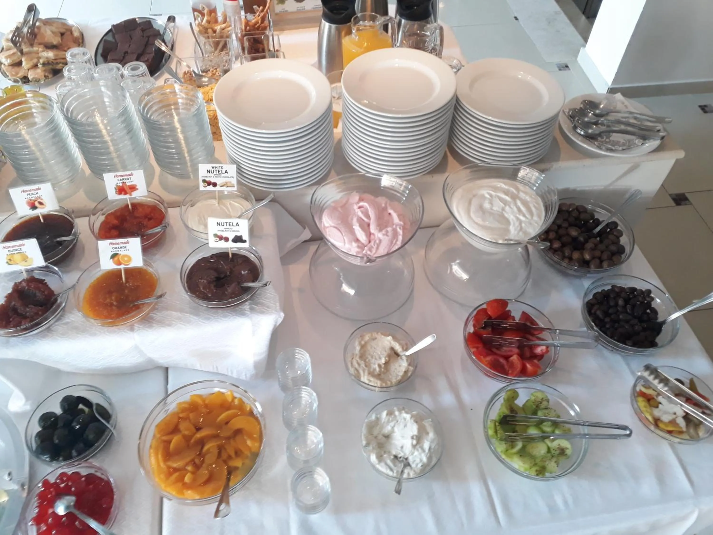 Food and drinks in Rg Status Hotel