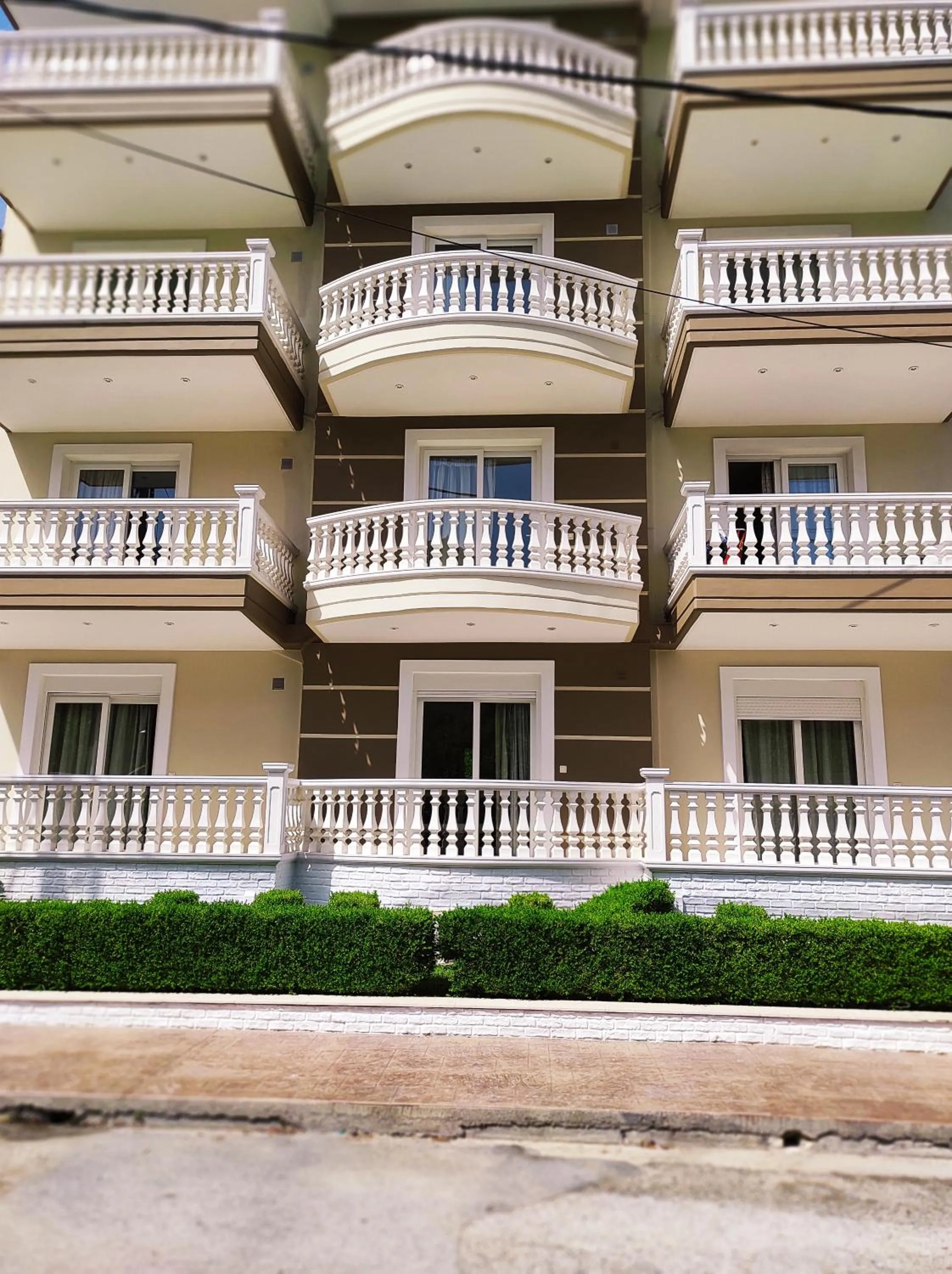 Facade/entrance in Rg Status Hotel