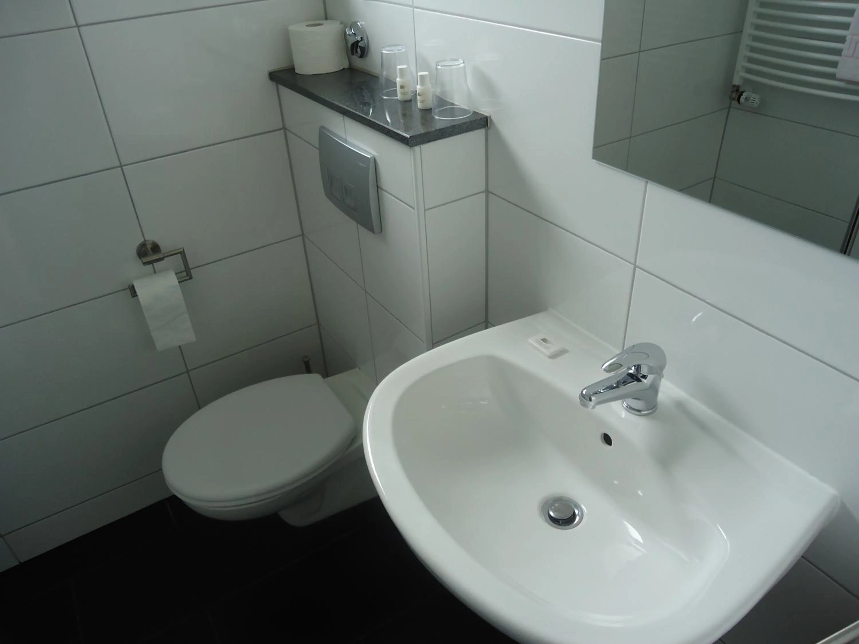 Bathroom in Centralhotel Ratingen