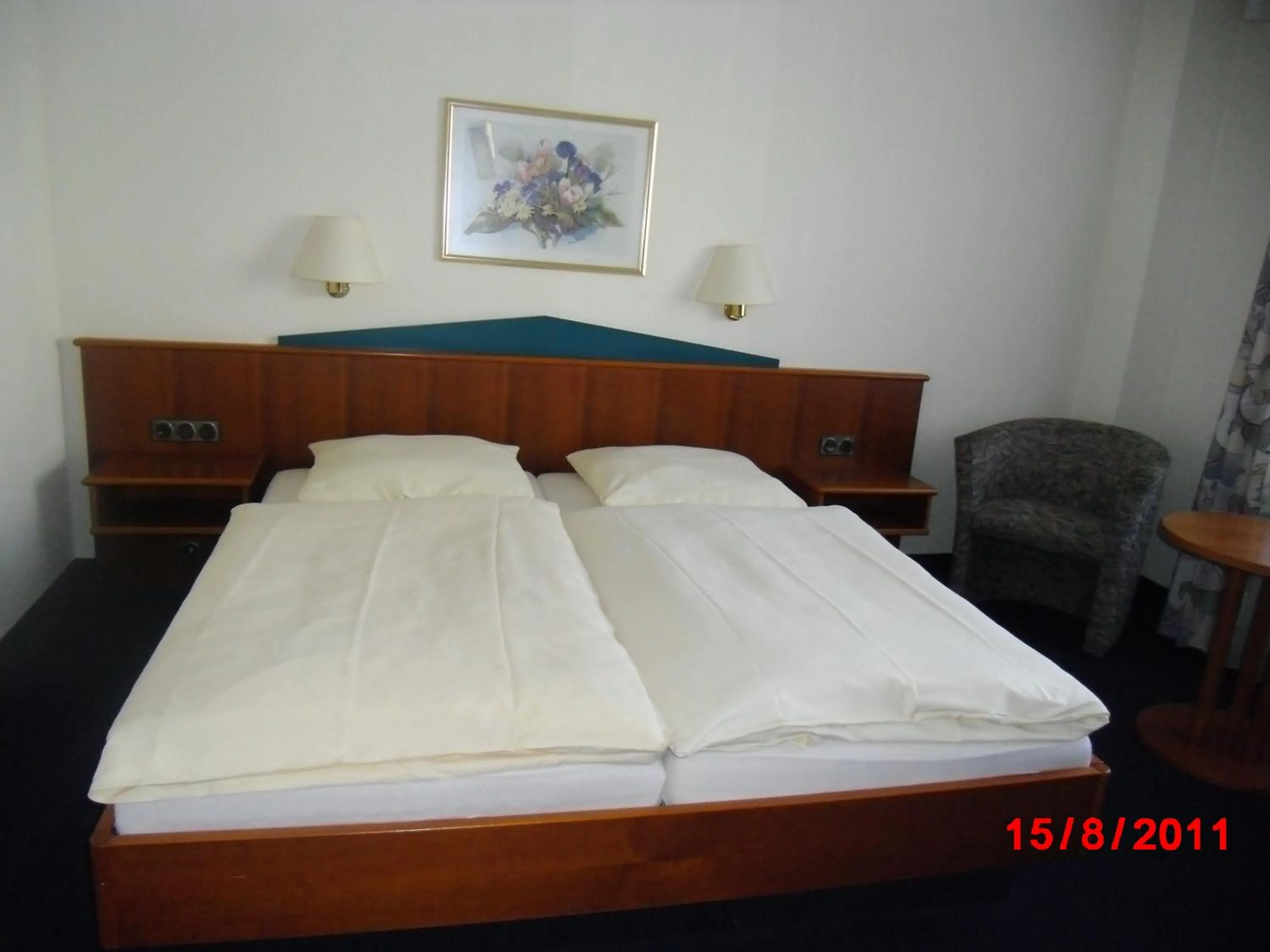 Photo of the whole room, Bed in Centralhotel Ratingen