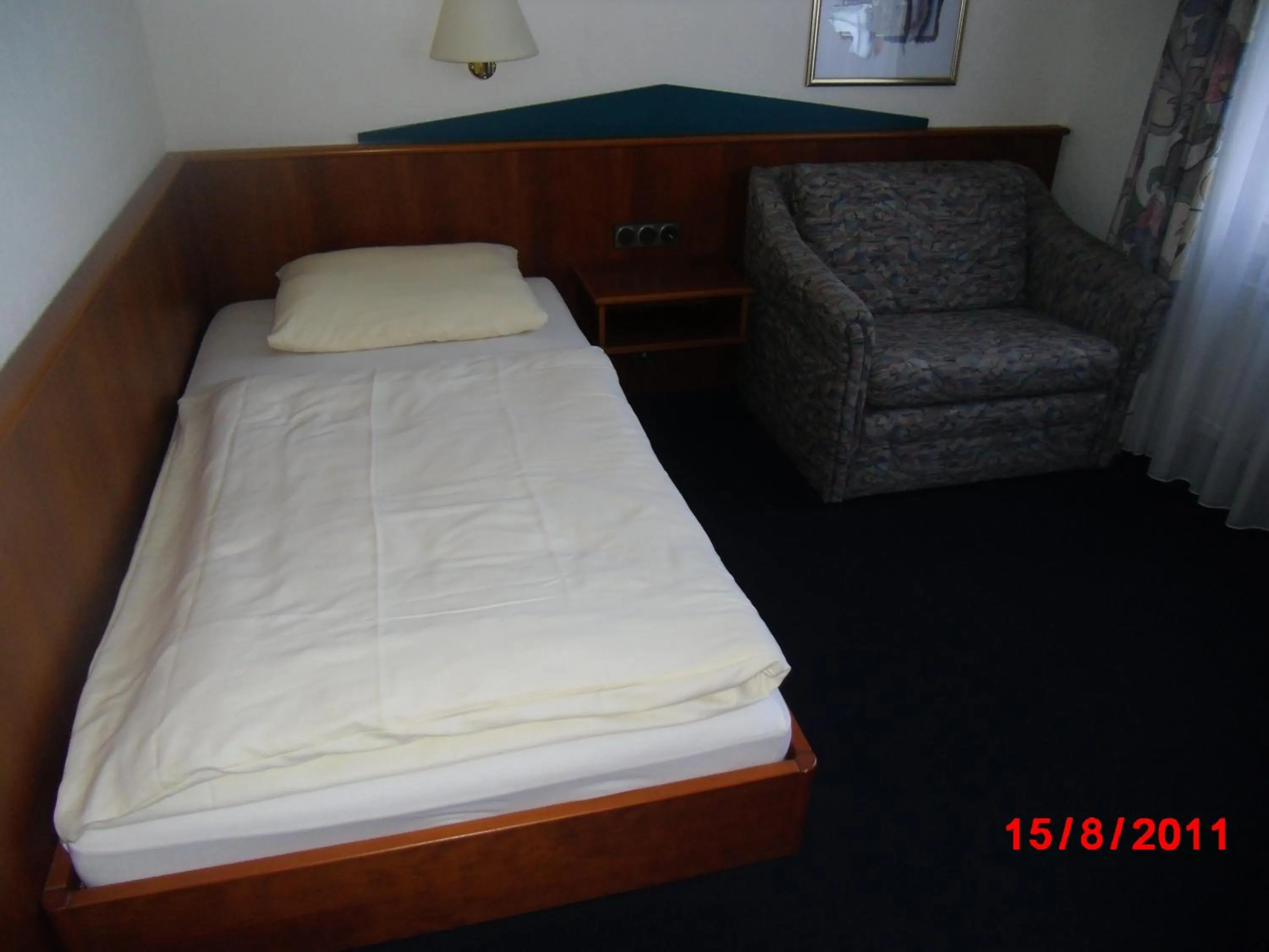 Photo of the whole room, Bed in Centralhotel Ratingen