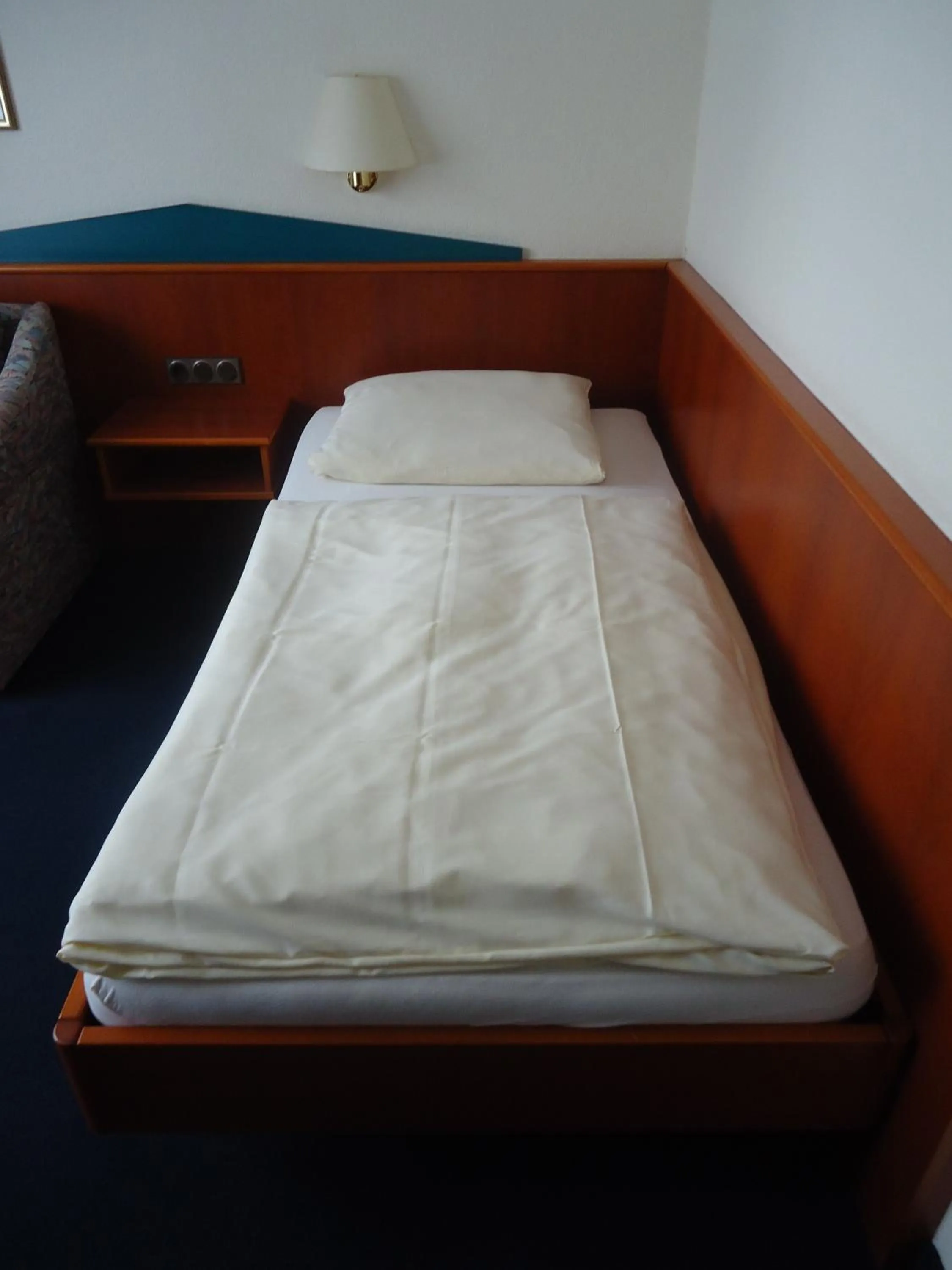 Photo of the whole room, Bed in Centralhotel Ratingen