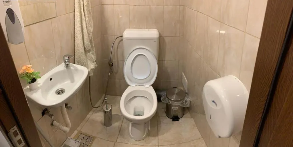 Shower in Popcorn Hostel