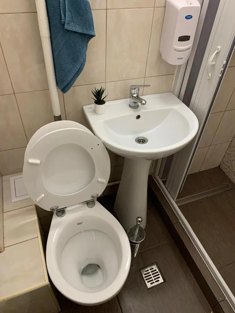 Toilet in Popcorn Hostel