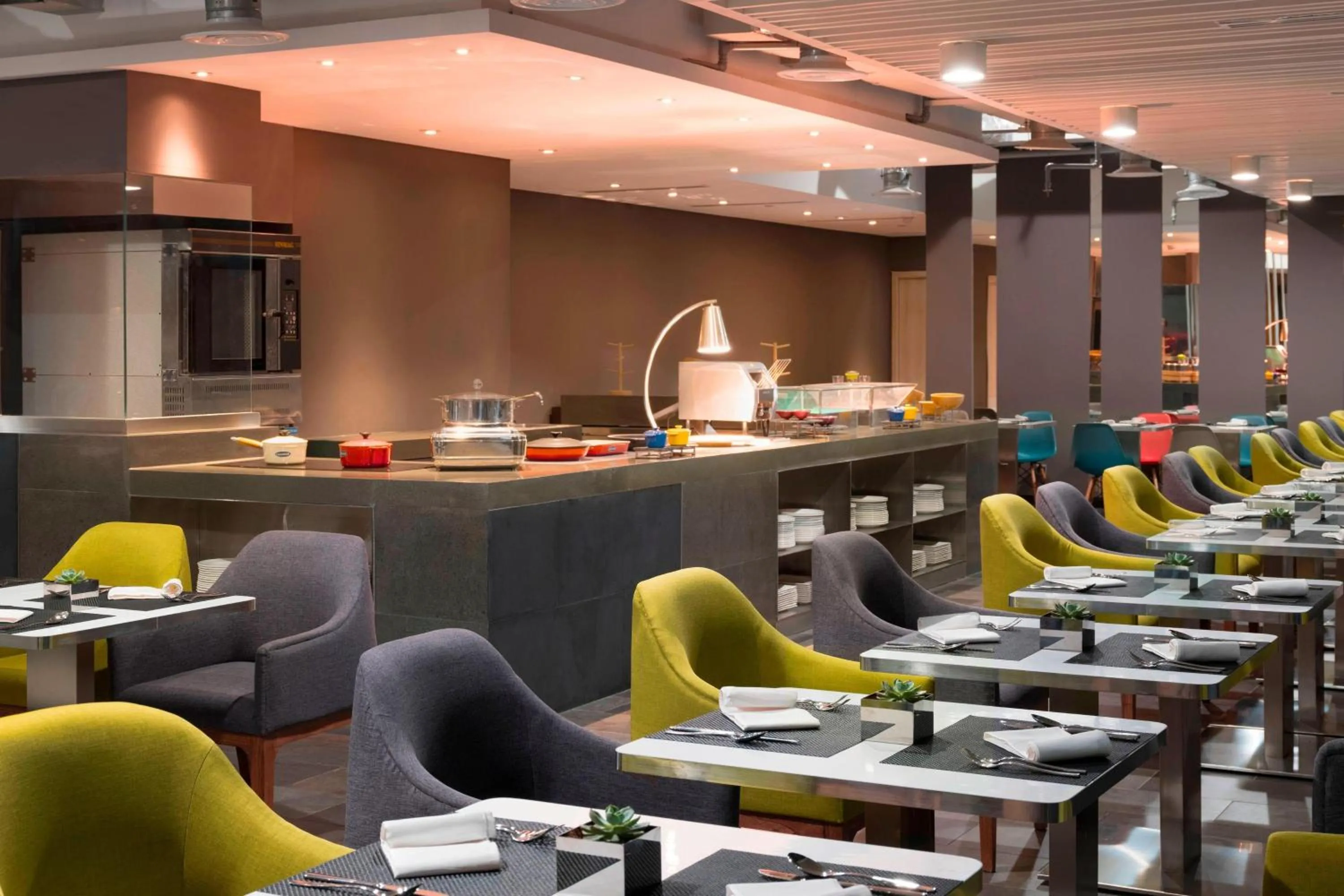 Restaurant/places to eat in Aloft Jakarta Wahid Hasyim