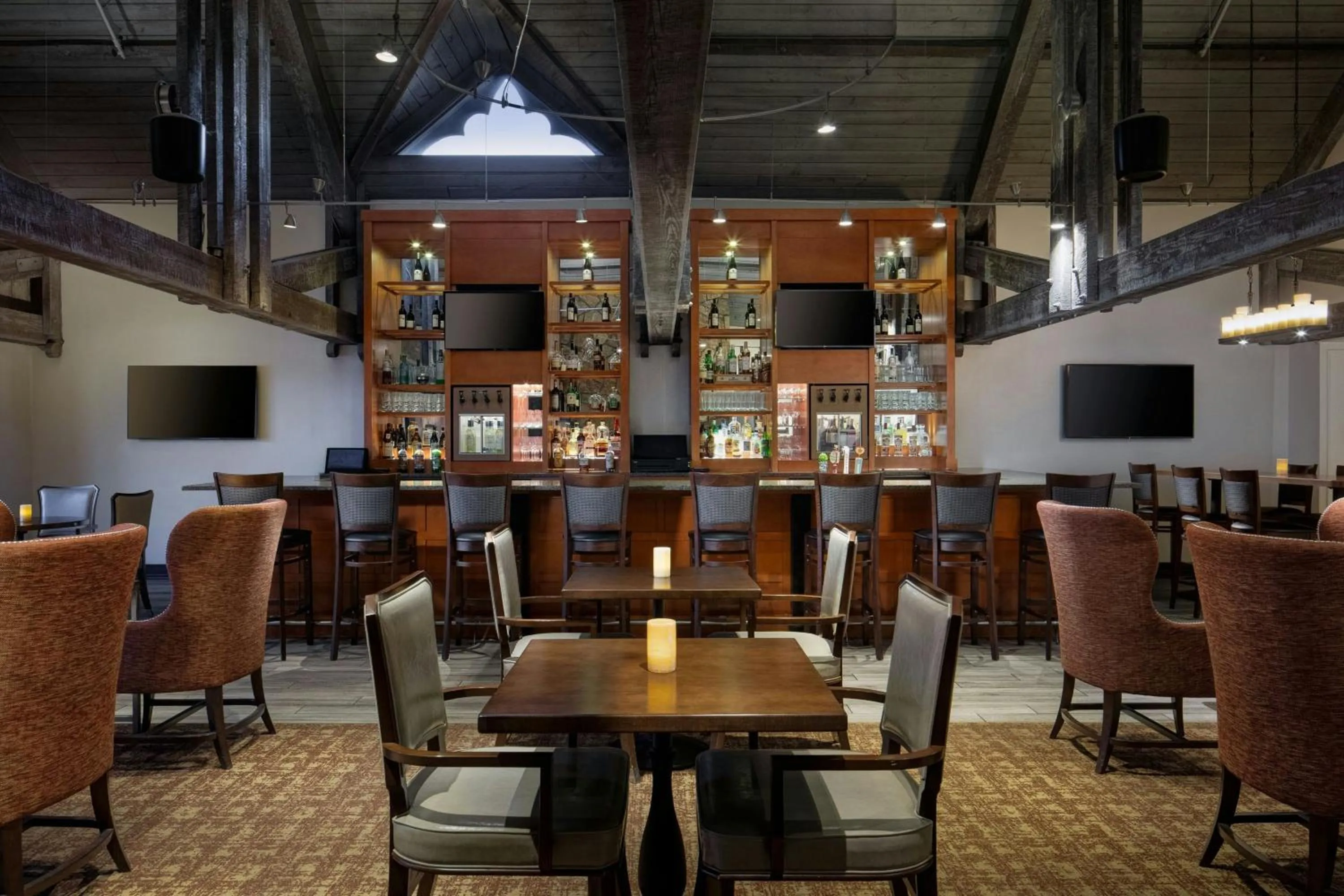 Lounge or bar in Sheraton Westport Lakeside Chalet