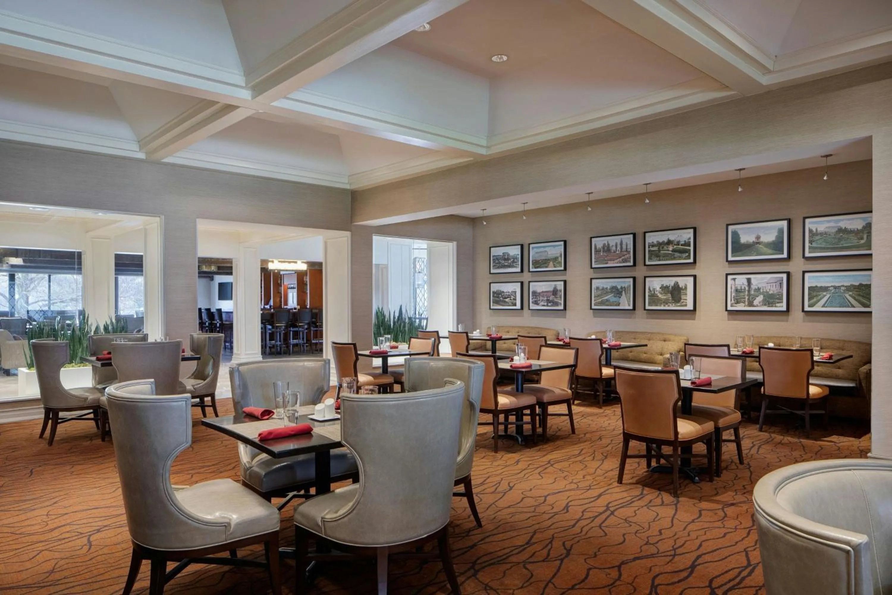 Restaurant/places to eat in Sheraton Westport Lakeside Chalet