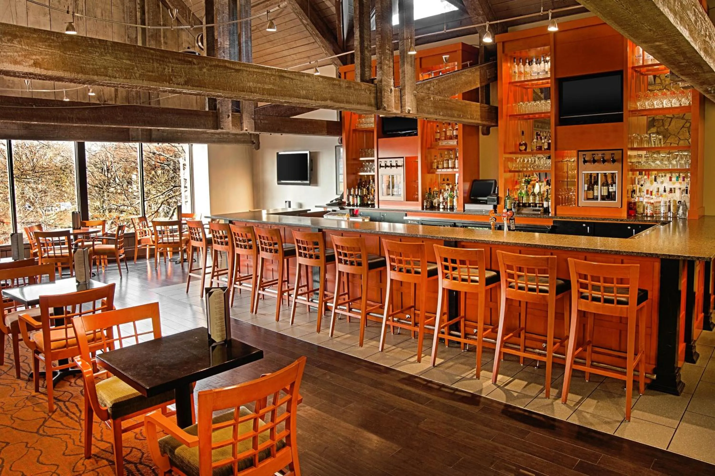 Lounge or bar in Sheraton Westport Lakeside Chalet