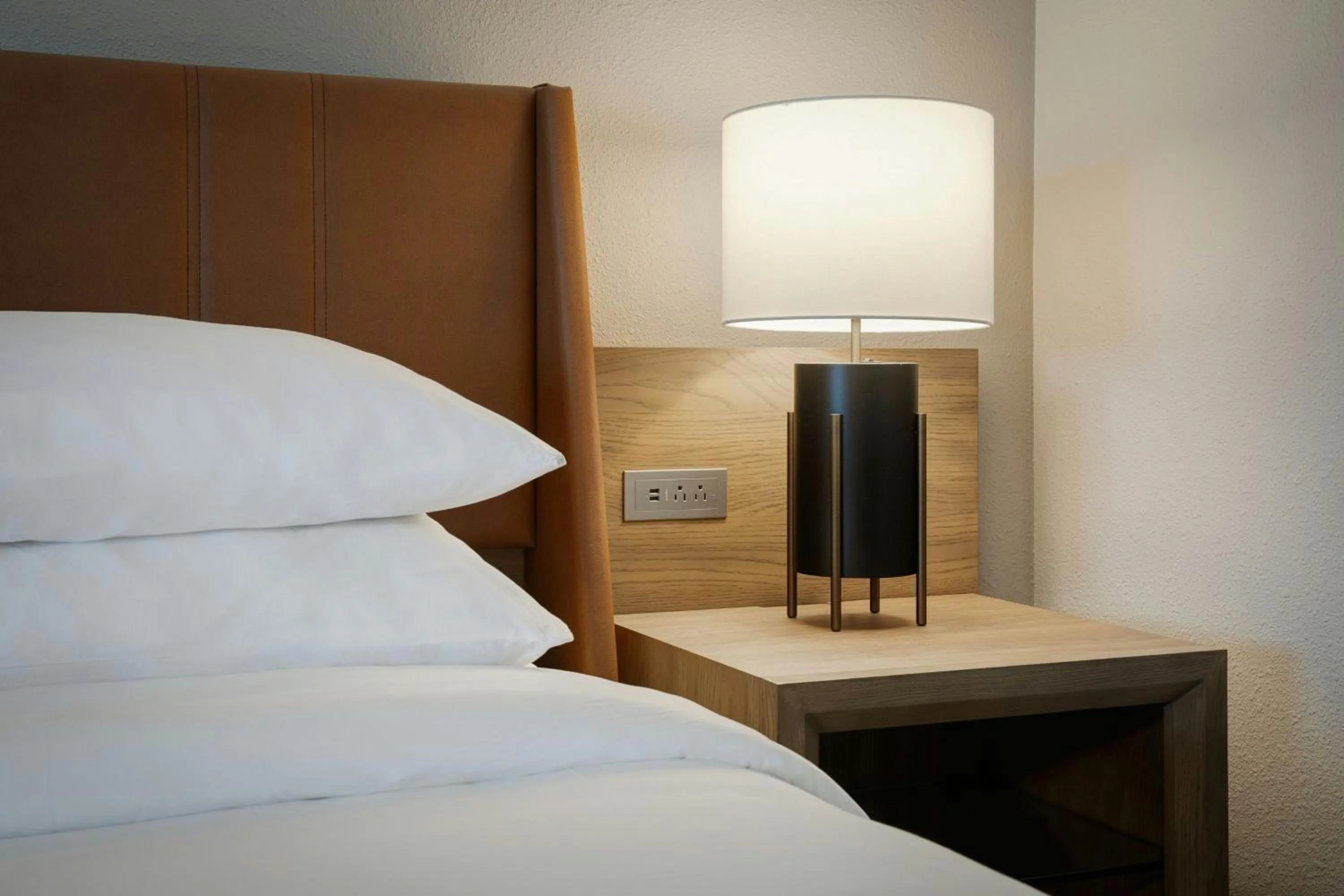 Photo of the whole room, Bed in Sheraton Westport Lakeside Chalet