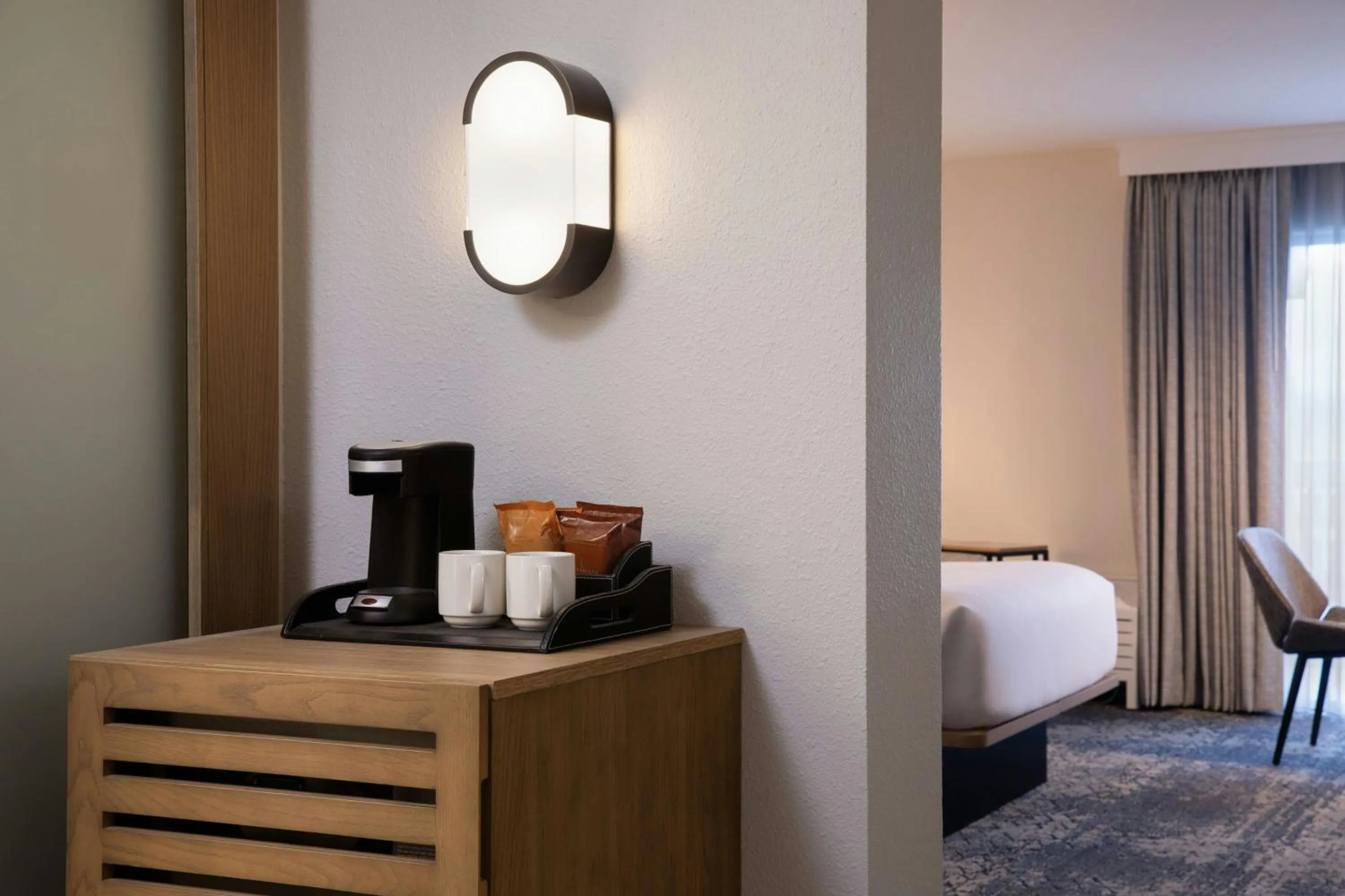 Photo of the whole room, Bed in Sheraton Westport Lakeside Chalet