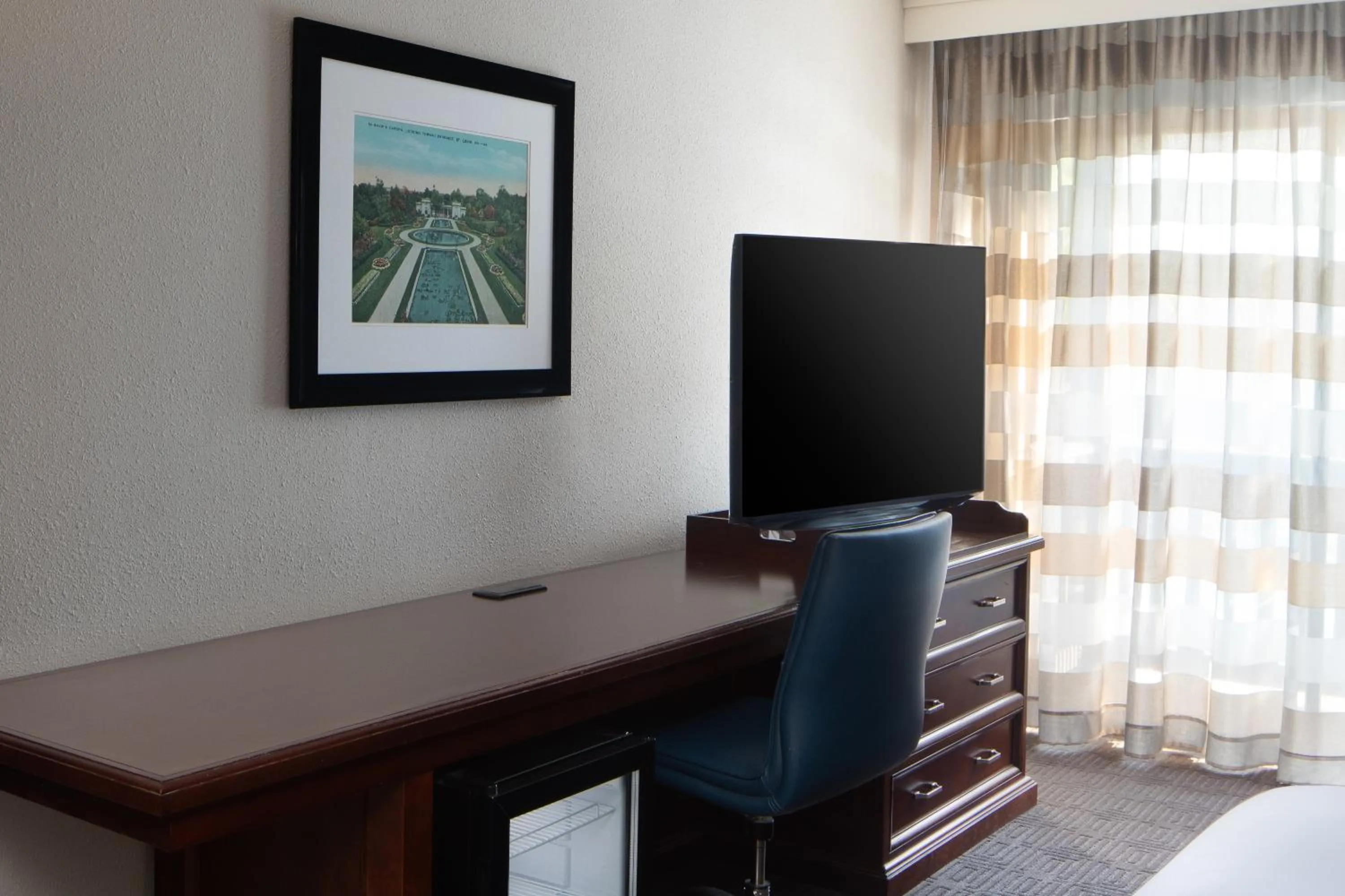 TV and multimedia in Sheraton Westport Lakeside Chalet