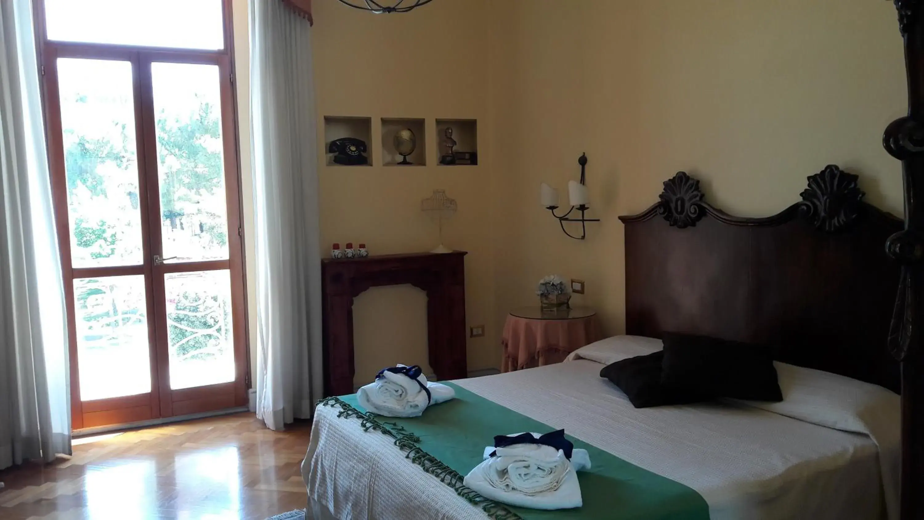 King Room with Balcony - single occupancy in B&B Casa Laviano King Room with Balcony - single occupancy in B&B Casa Laviano