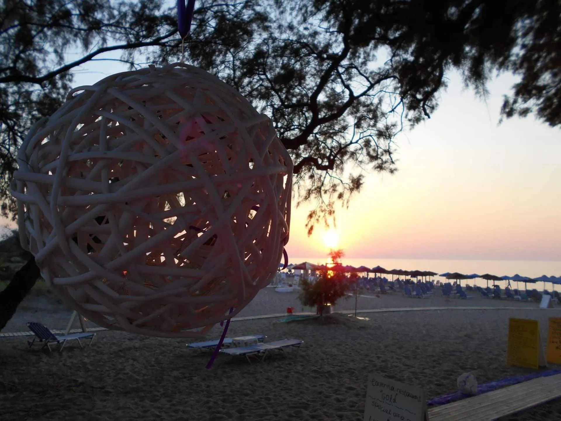 Restaurant/places to eat in Gold Apartments