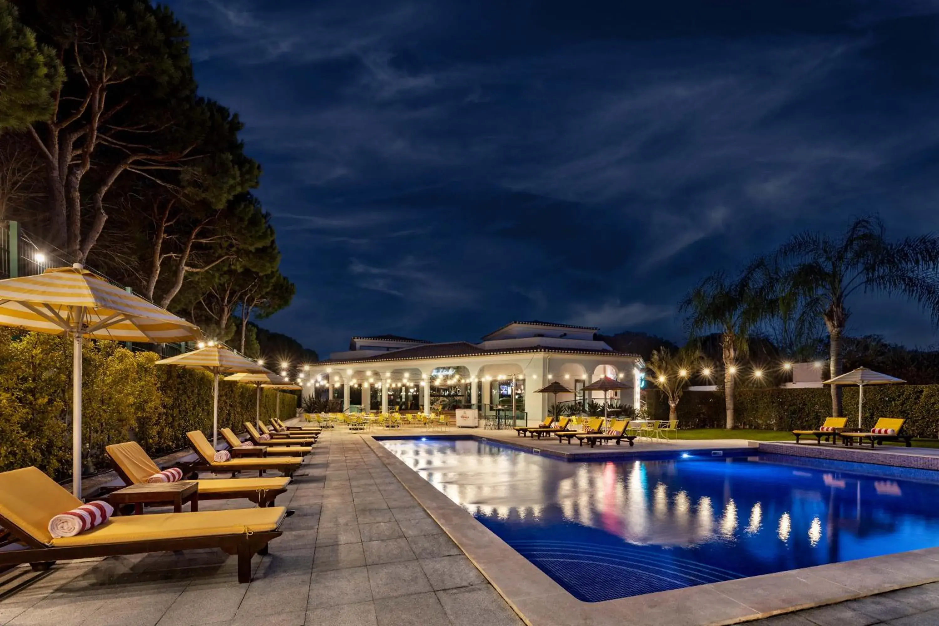 Swimming pool in The Magnolia Hotel Swimming pool in The Magnolia Hotel