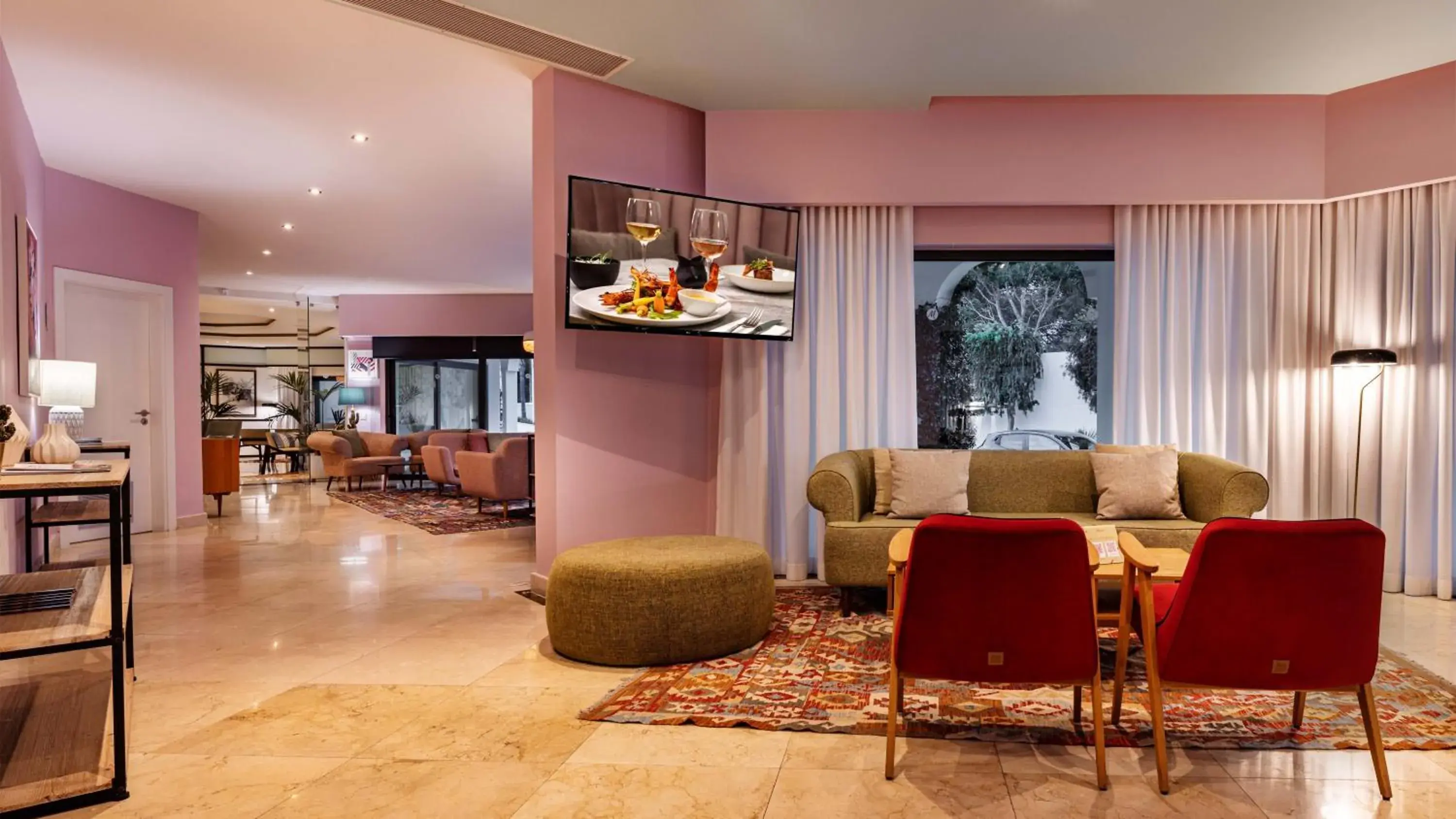 Lounge or bar in The Magnolia Hotel Lounge or bar in The Magnolia Hotel