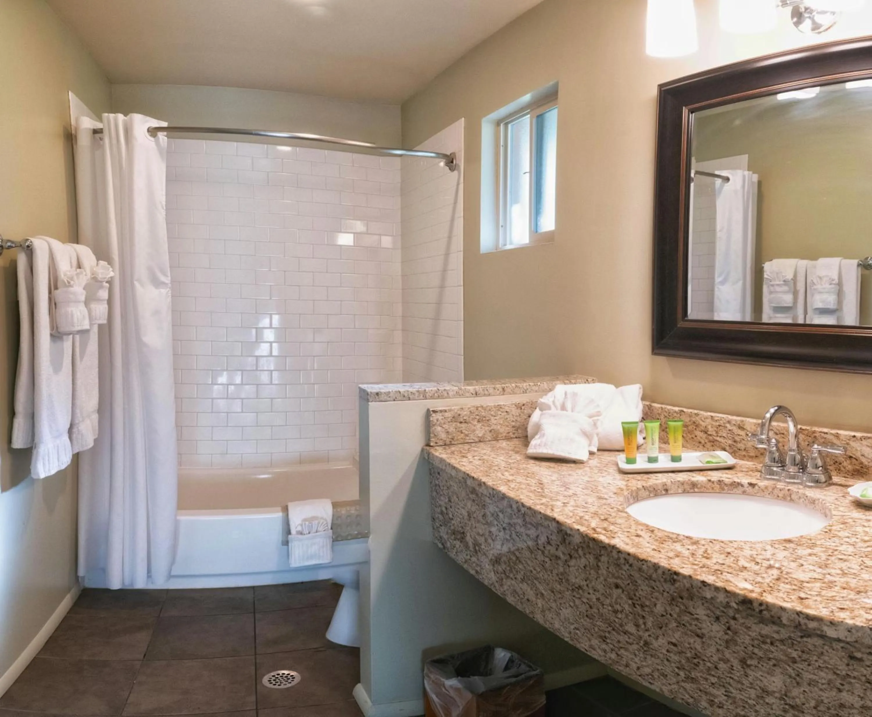 Bathroom in Driftwood Lodge