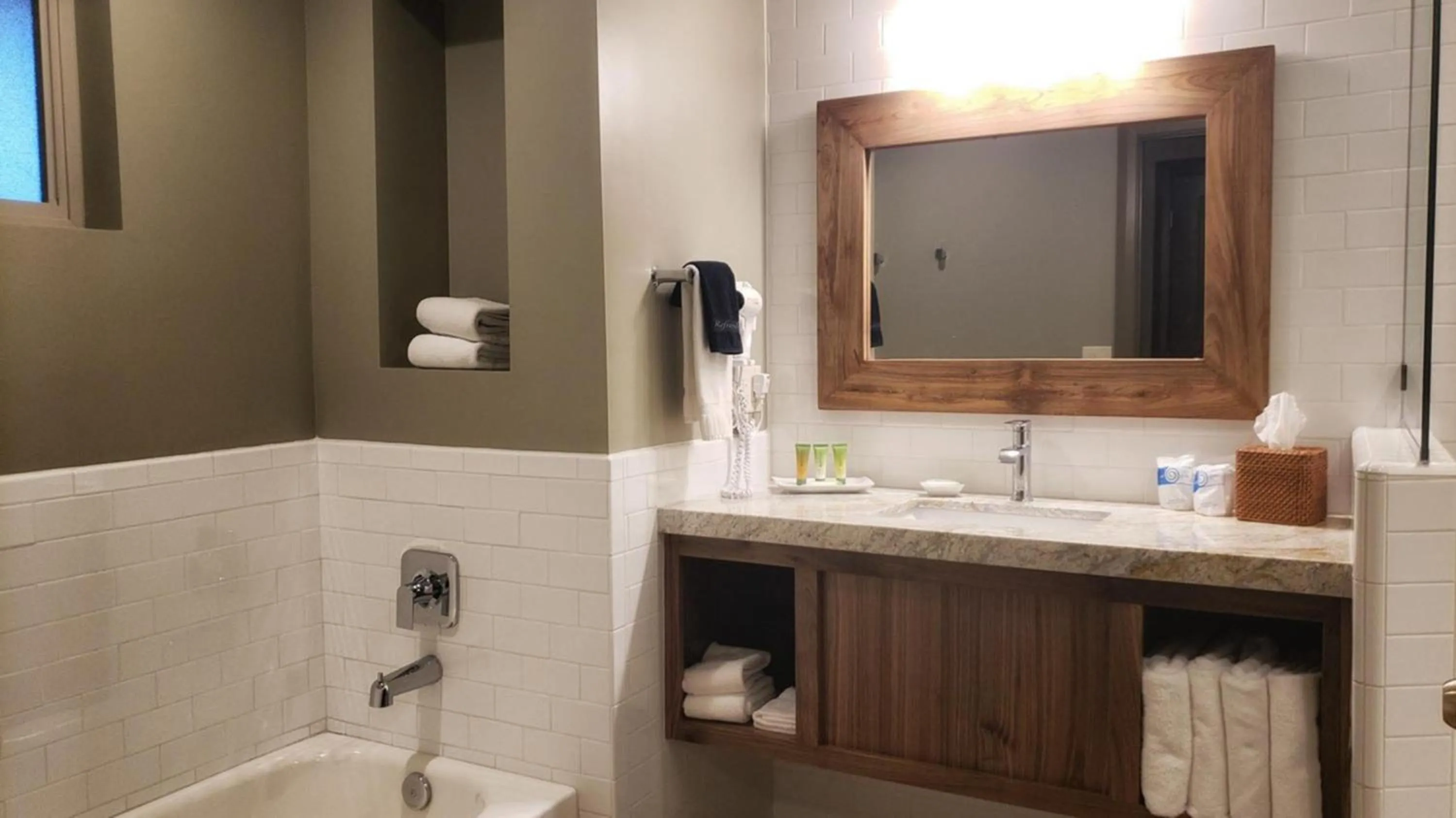 Bathroom in Driftwood Lodge
