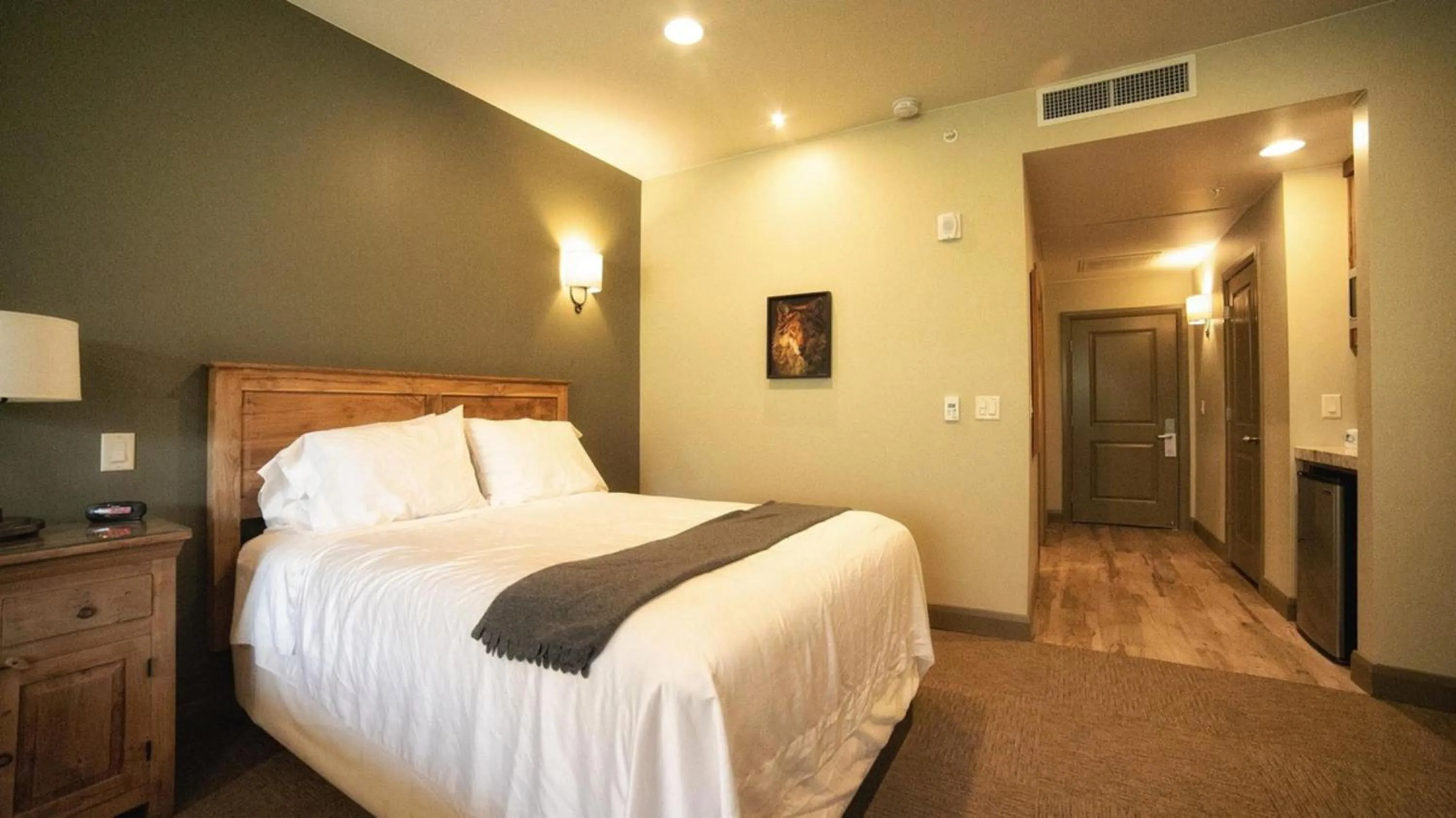 Bed in Driftwood Lodge