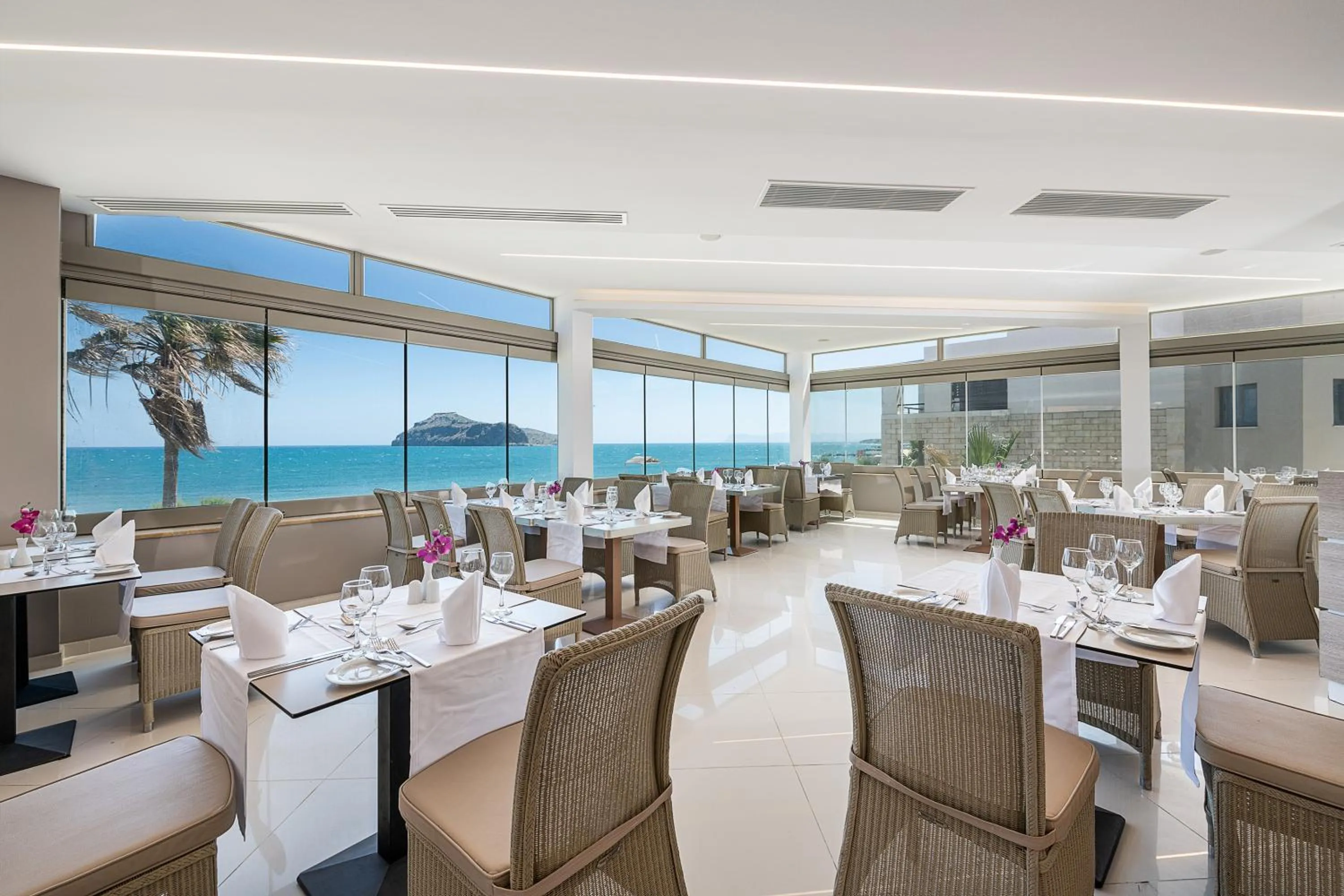 Restaurant/places to eat in Porto Platanias Beach Resort & Spa