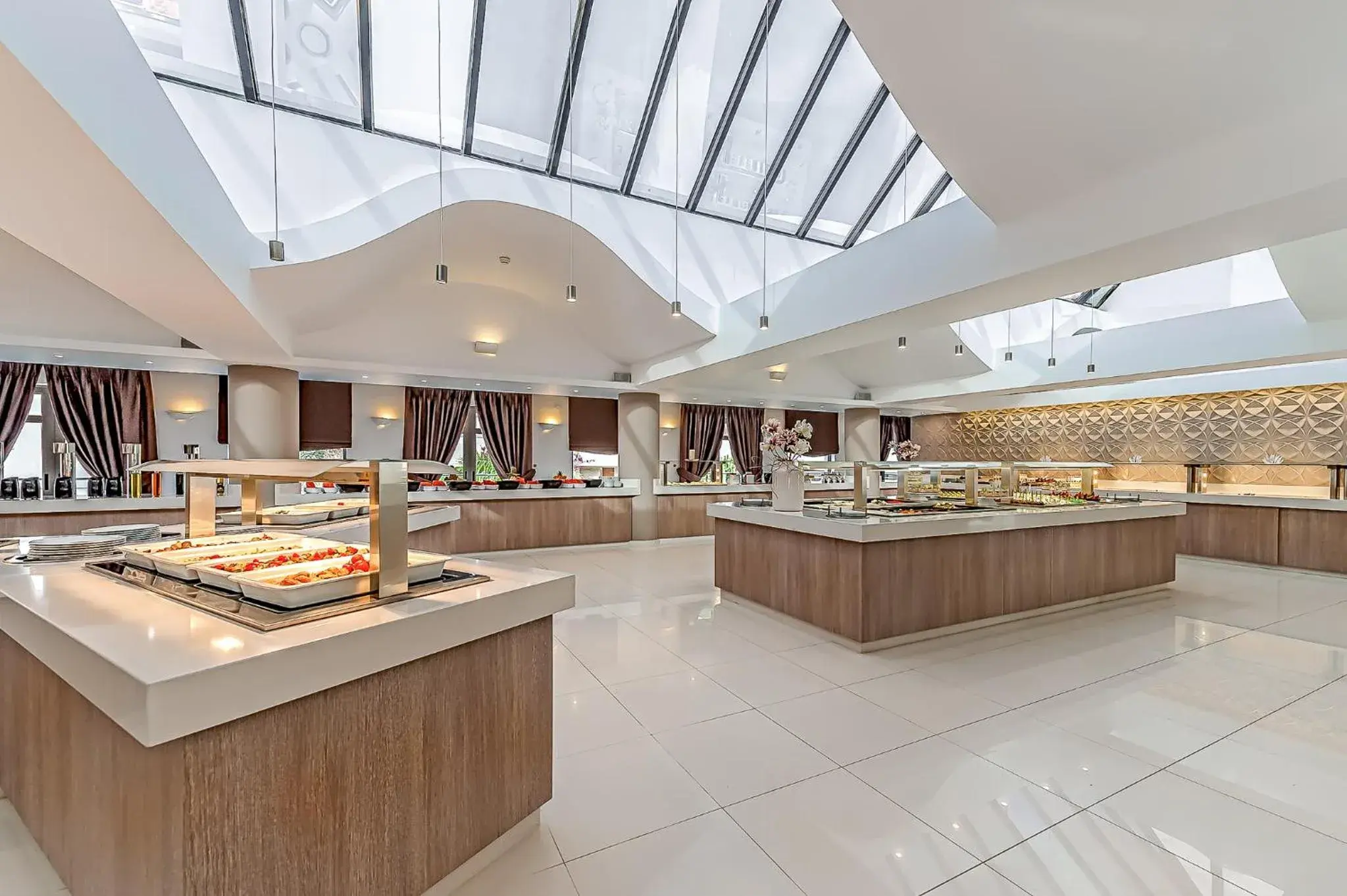 Restaurant/places to eat in Porto Platanias Beach Resort & Spa Restaurant/places to eat in Porto Platanias Beach Resort & Spa