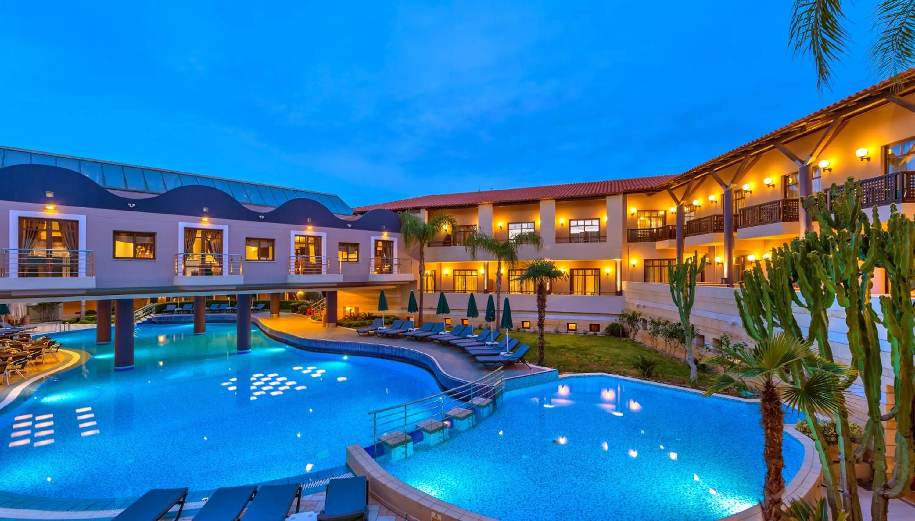 Swimming pool in Porto Platanias Beach Resort & Spa