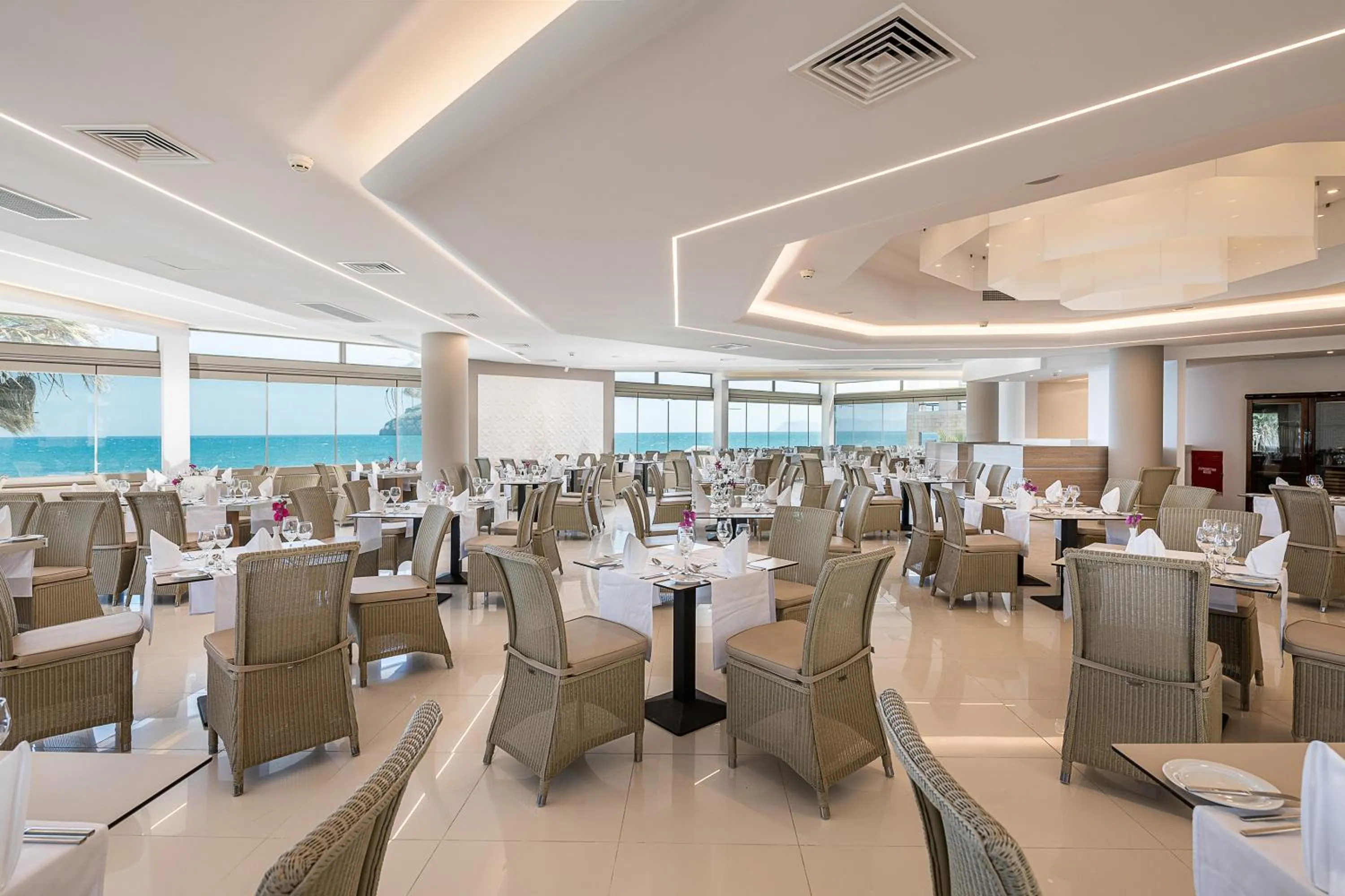 Restaurant/places to eat in Porto Platanias Beach Resort & Spa