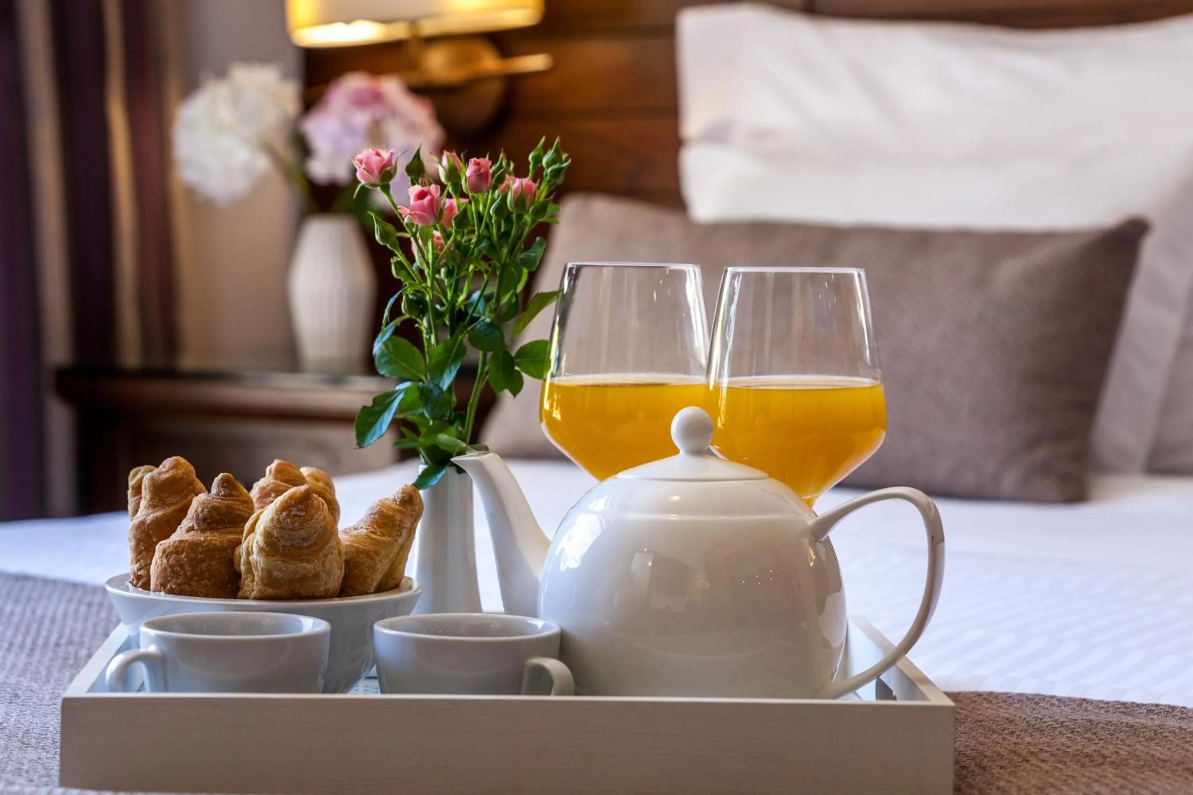 Coffee/tea facilities, Bed in Porto Platanias Beach Resort & Spa