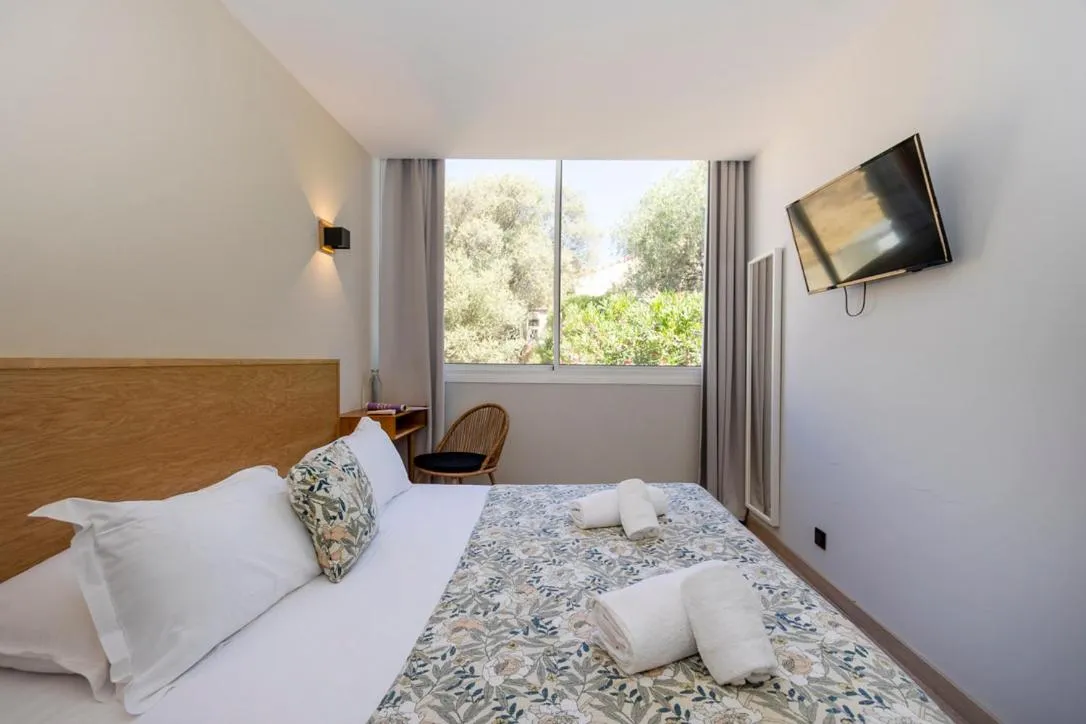 Bedroom, Bed in Auberge Kallisté - Eco Label