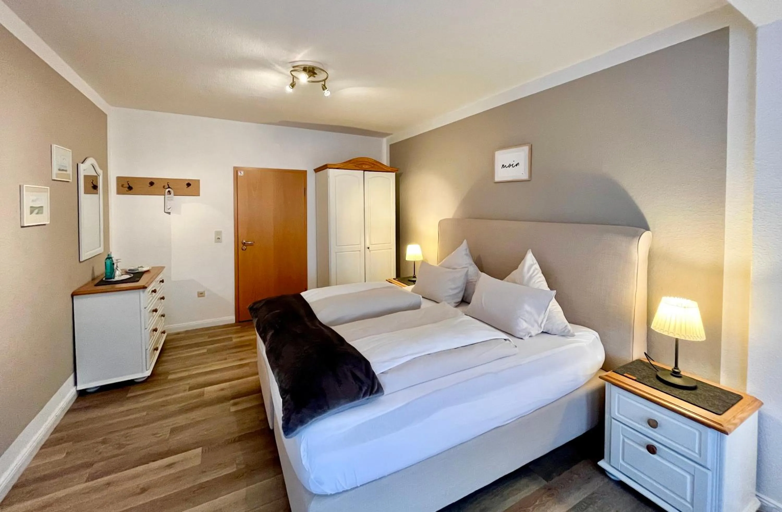 Photo of the whole room, Bed in Landhotel Esen