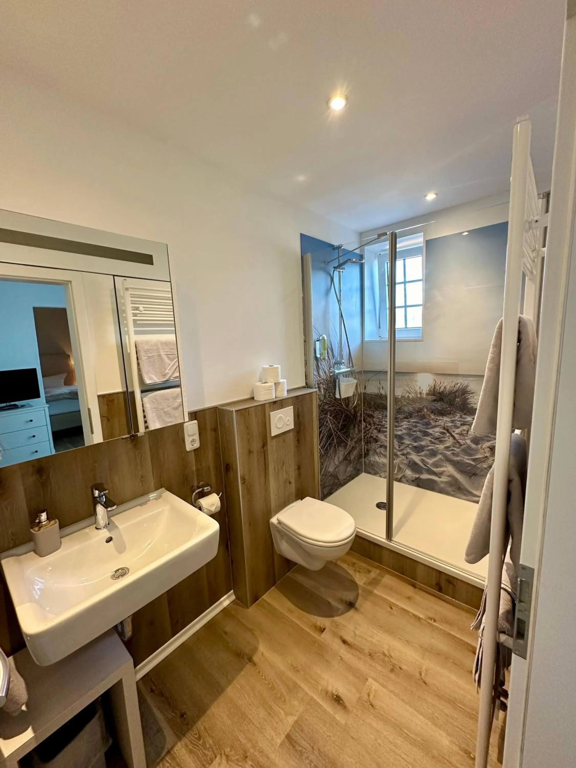 Shower, Bed in Landhotel Esen