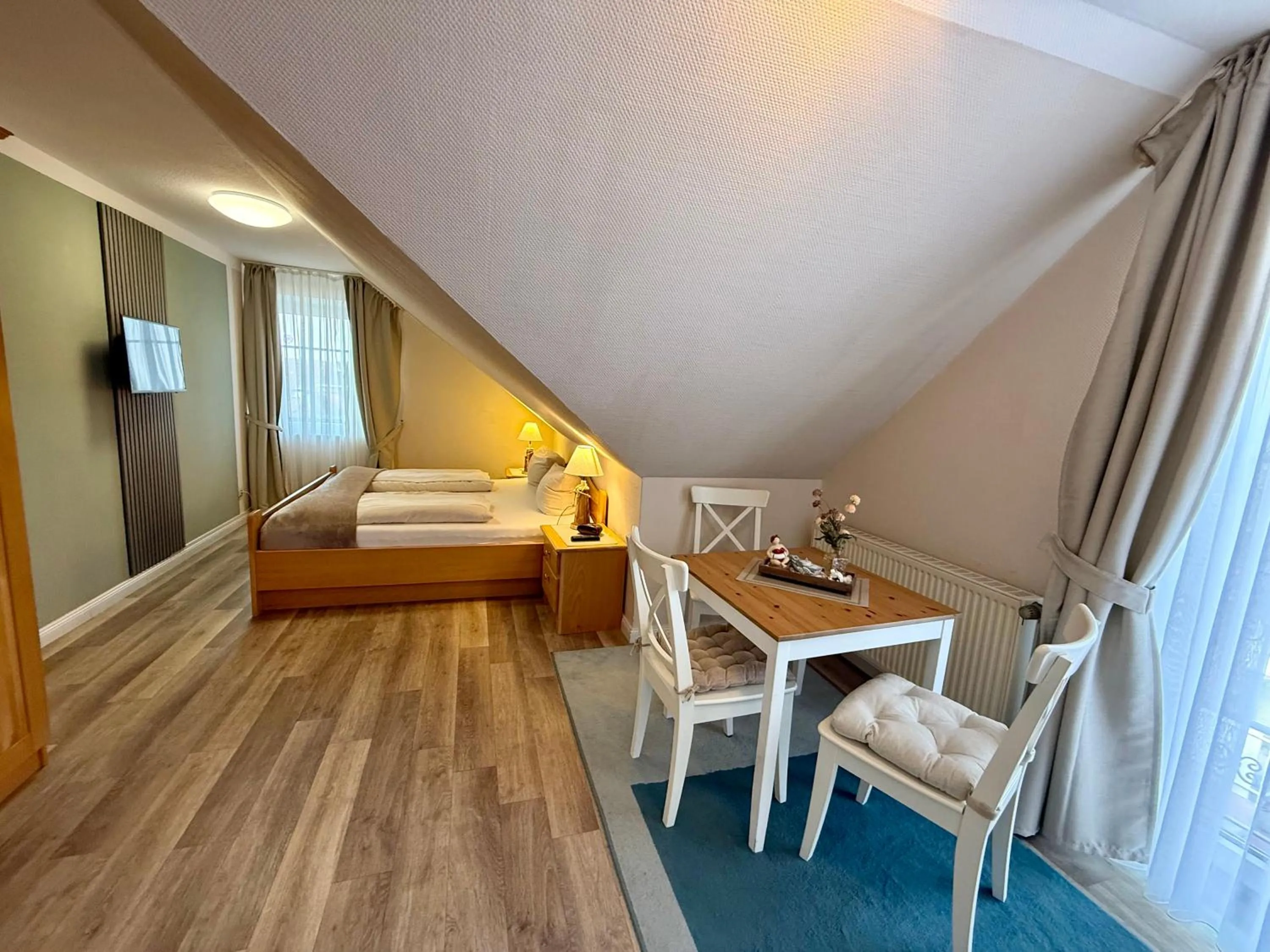 Photo of the whole room, Bed in Landhotel Esen