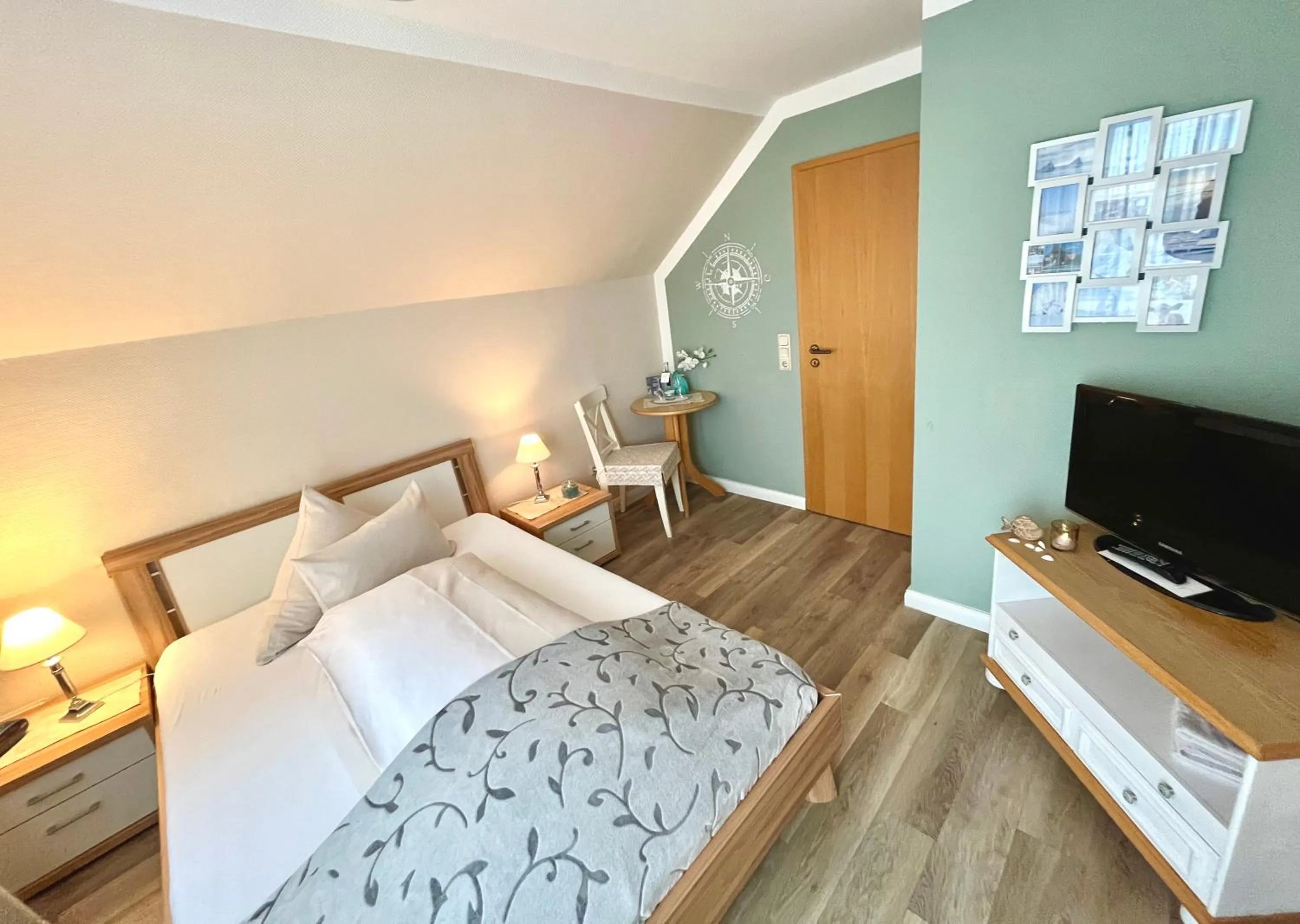 Photo of the whole room, Bed in Landhotel Esen