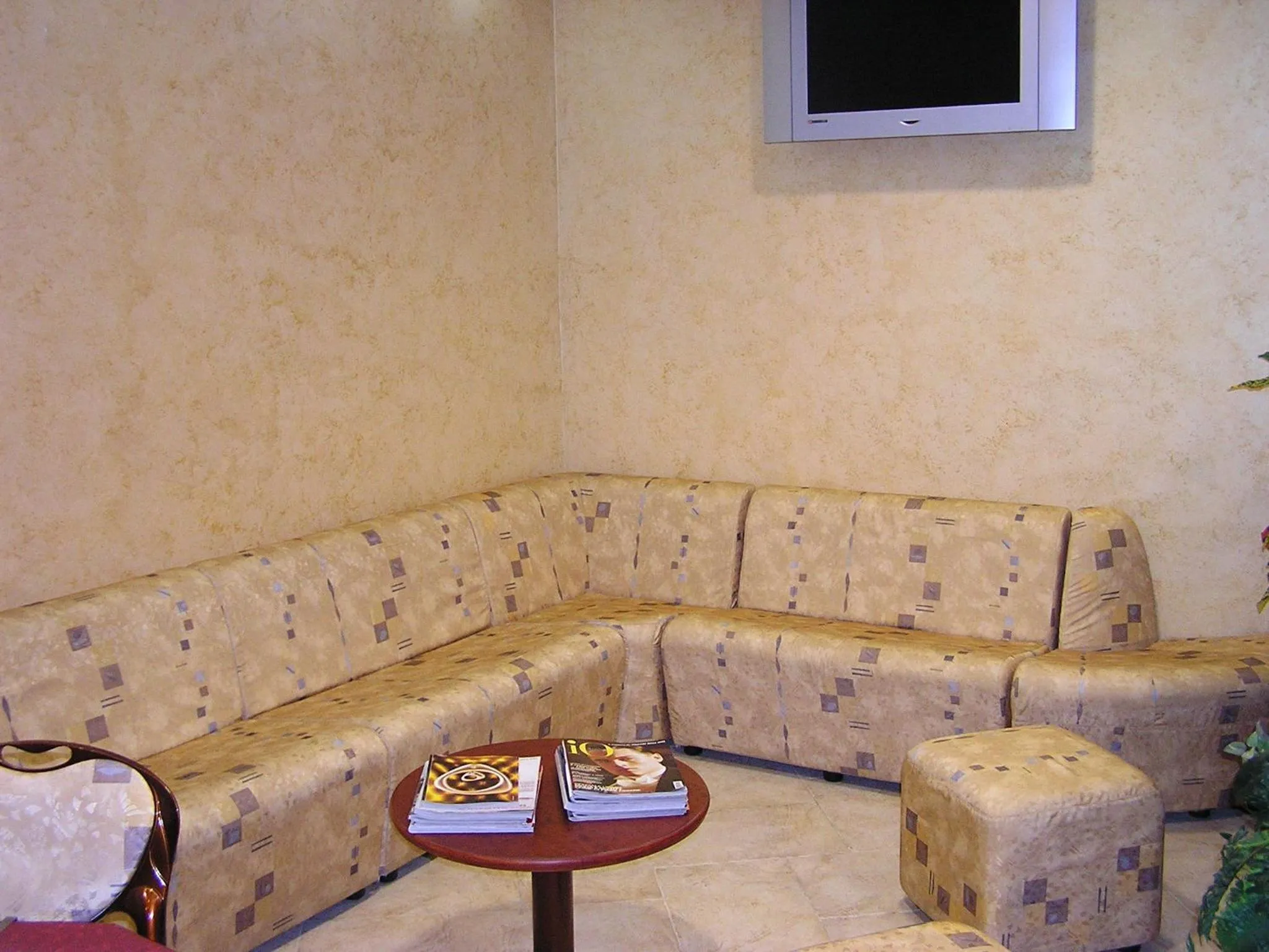 People in Hotel Mistral